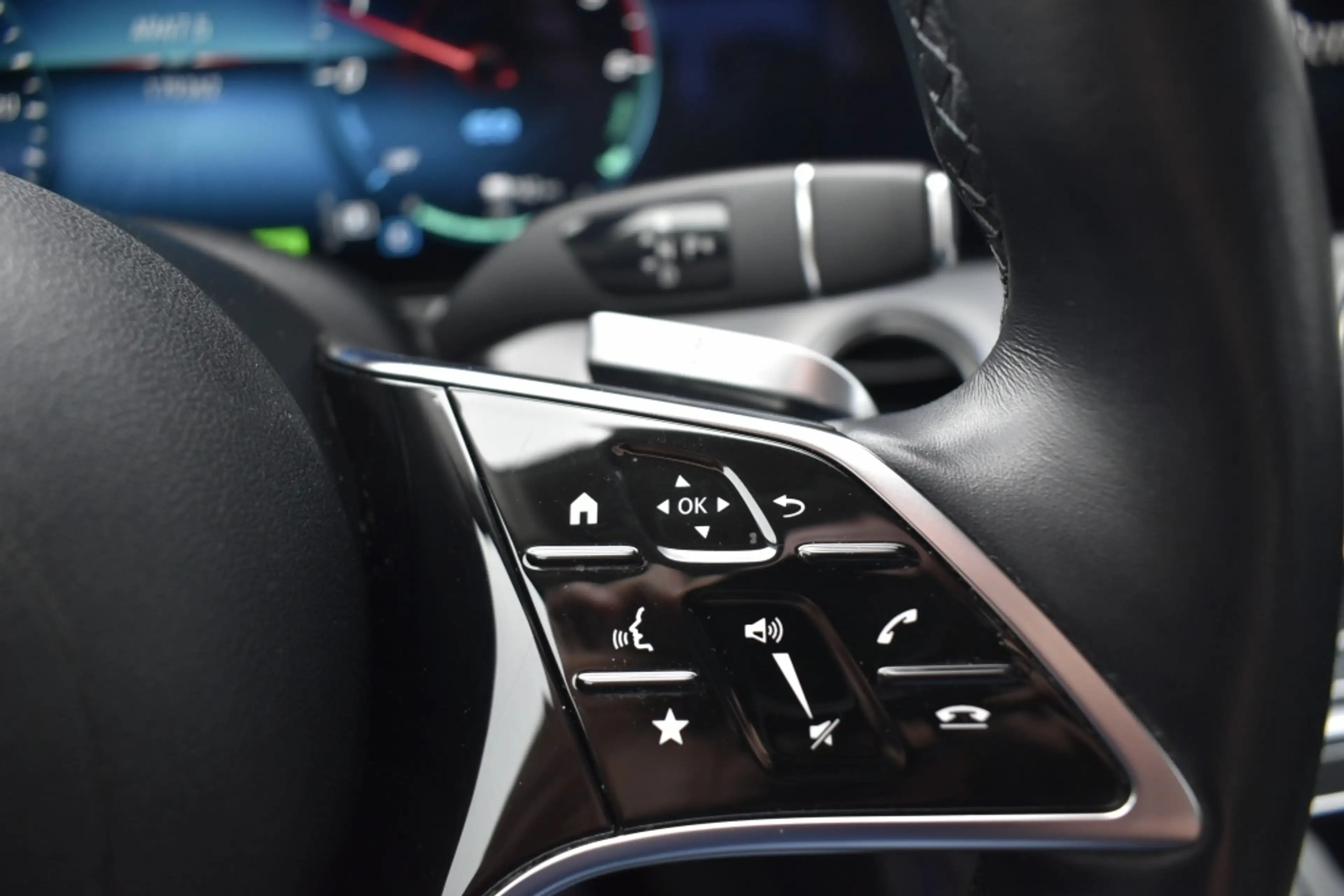 Mercedes-Benz E 300 de 4M. Av.garde — photo 18