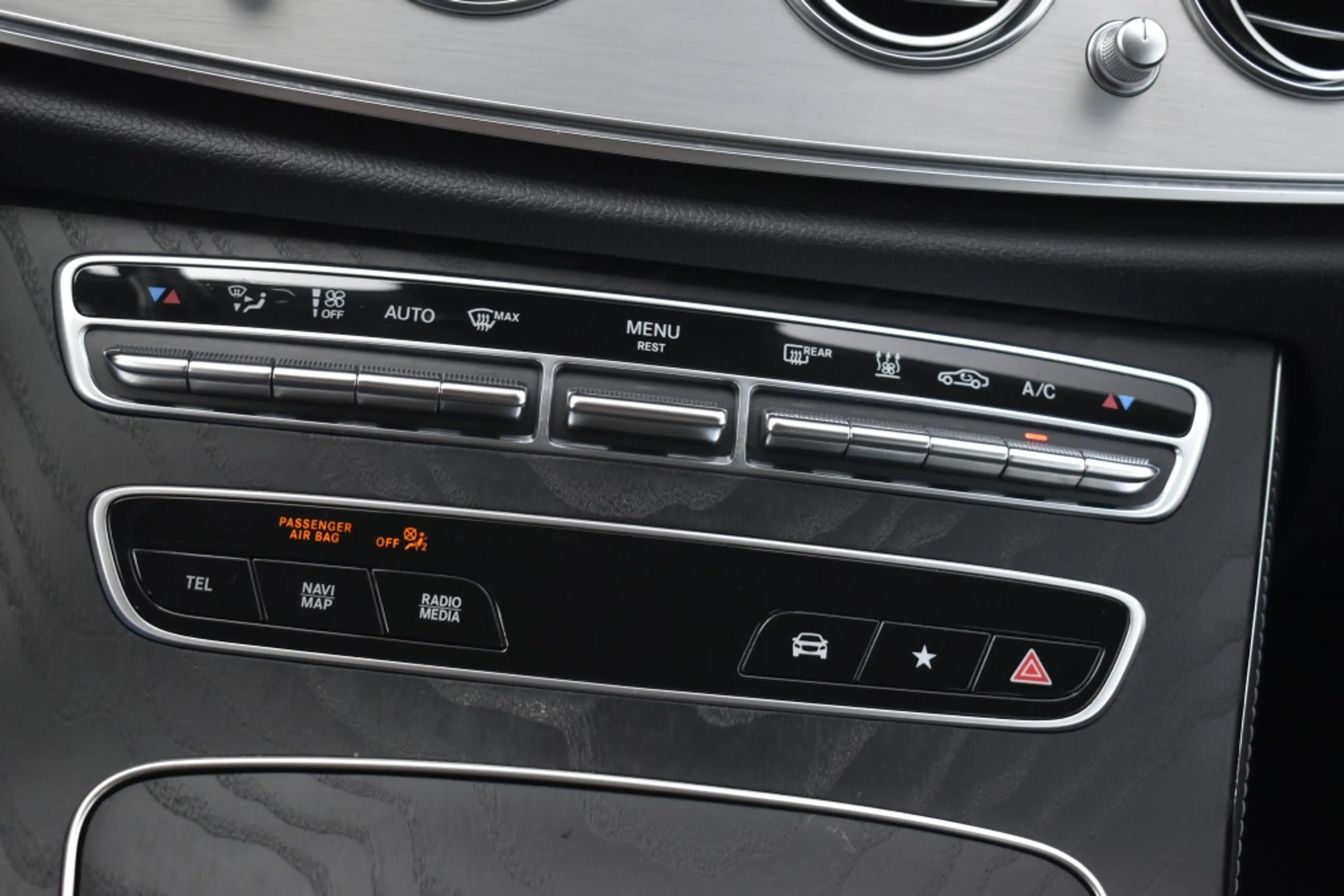 Mercedes-Benz E 300 de 4M. Av.garde — photo 22