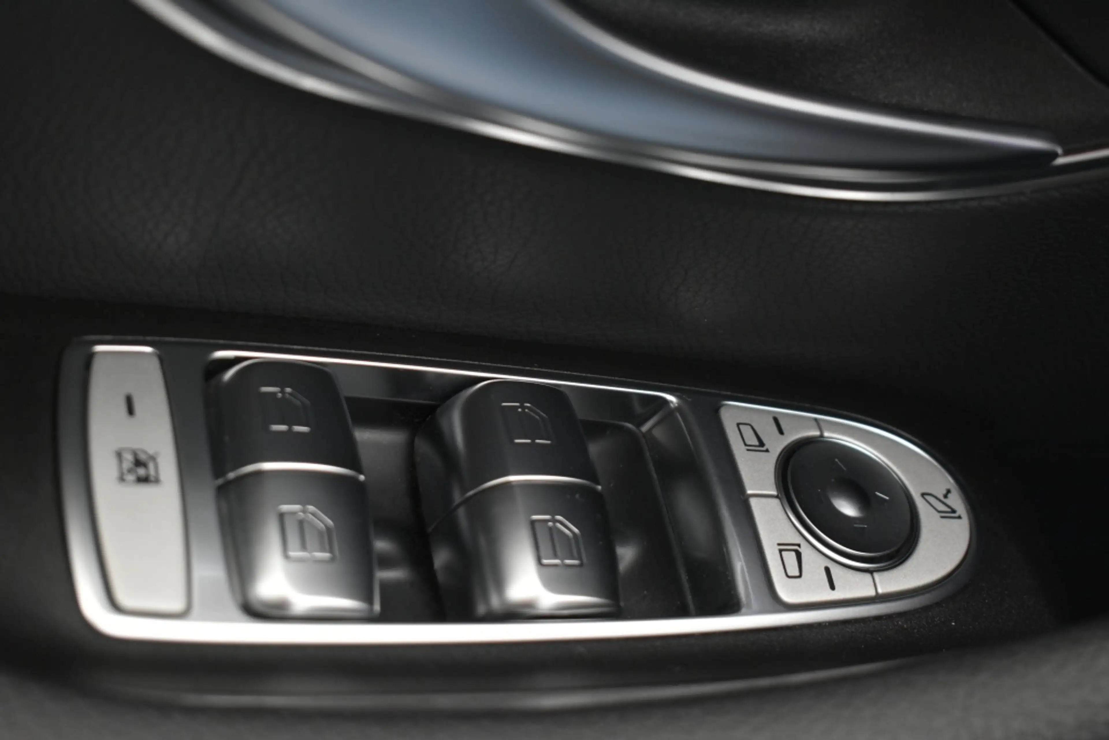 Mercedes-Benz E 300 de 4M. Av.garde — photo 24