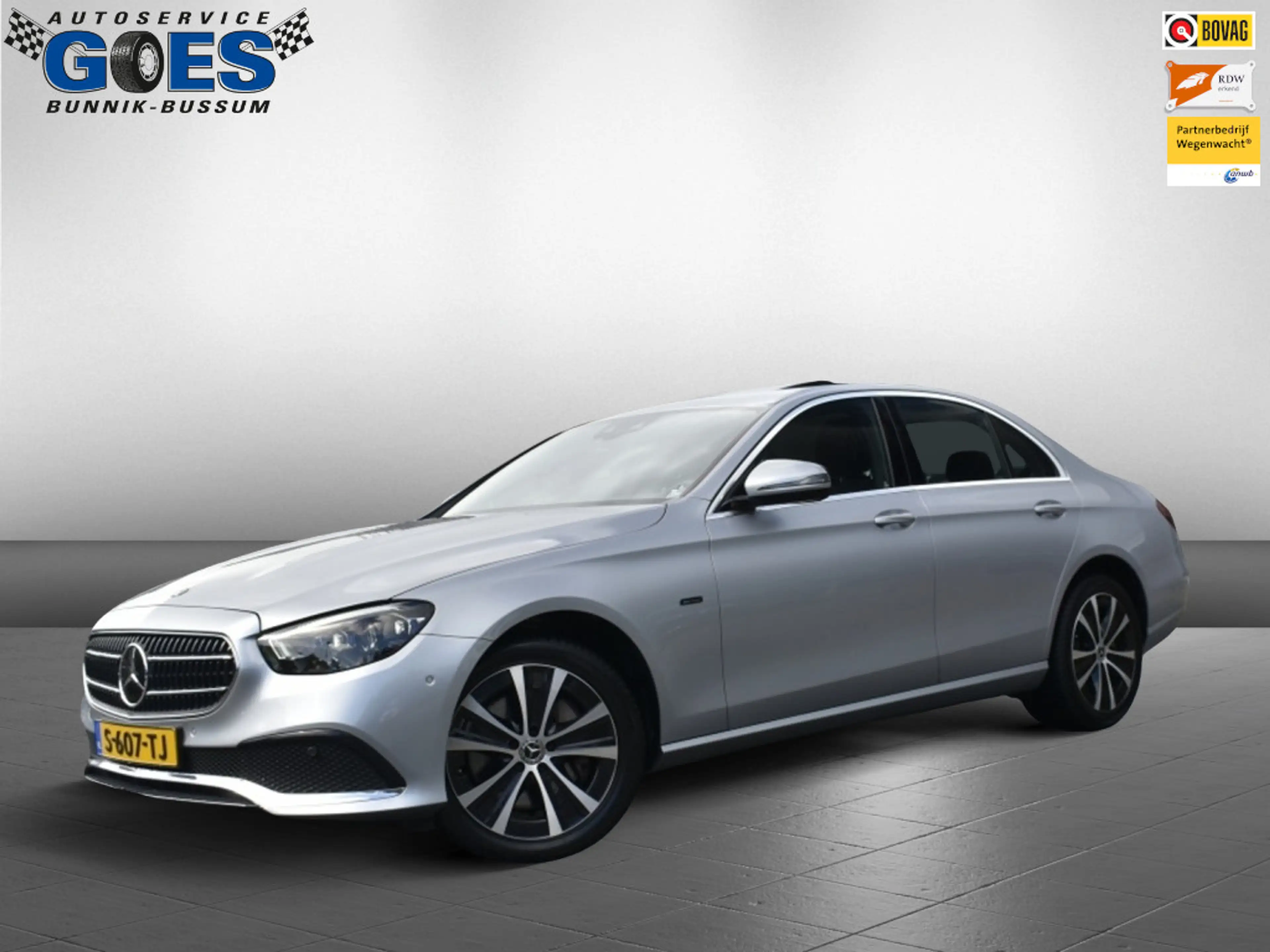 Mercedes-Benz E 300 de 4M. Av.garde