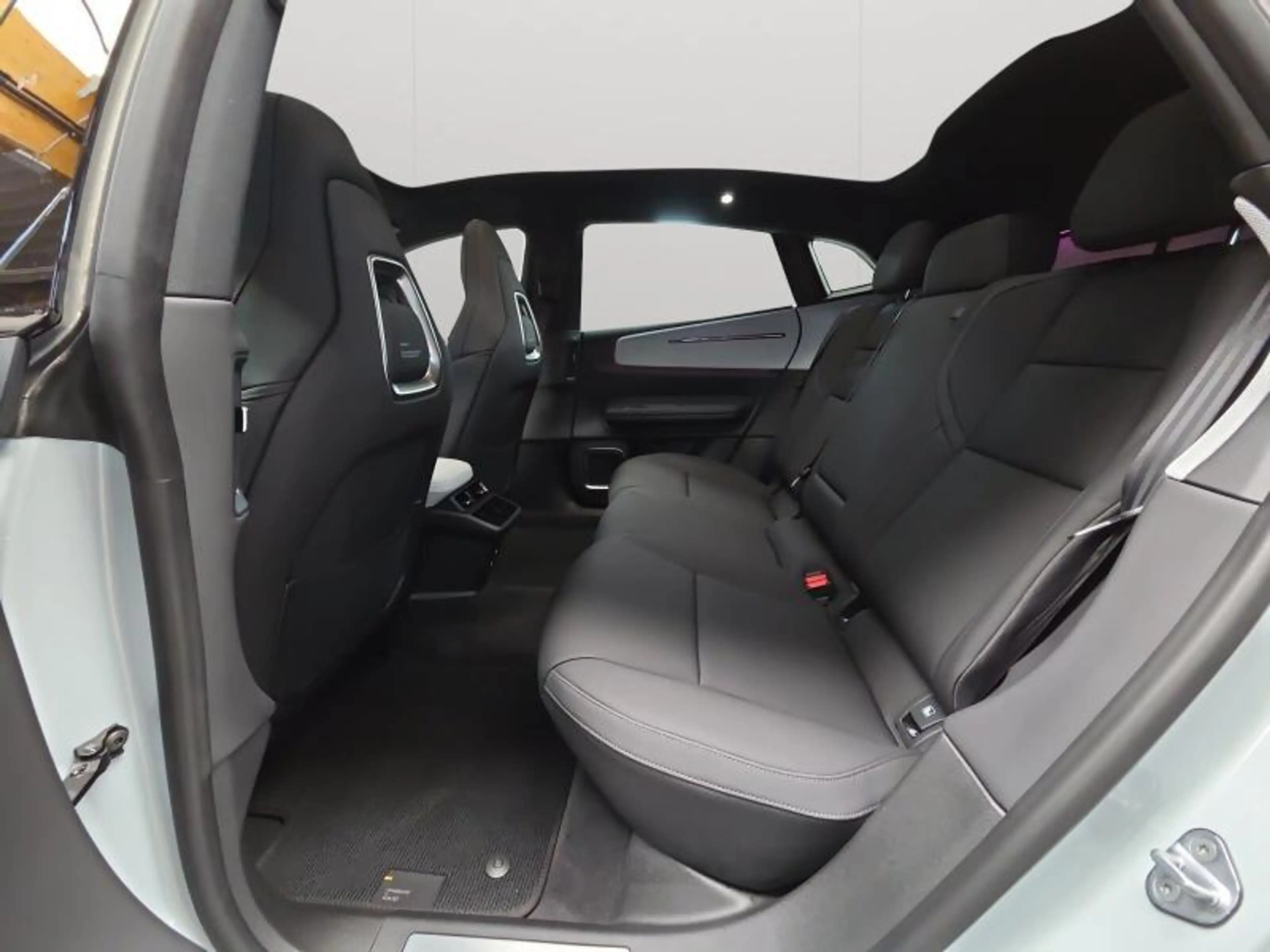 Polestar 4 Long Range Single Motor MY25 — photo 10