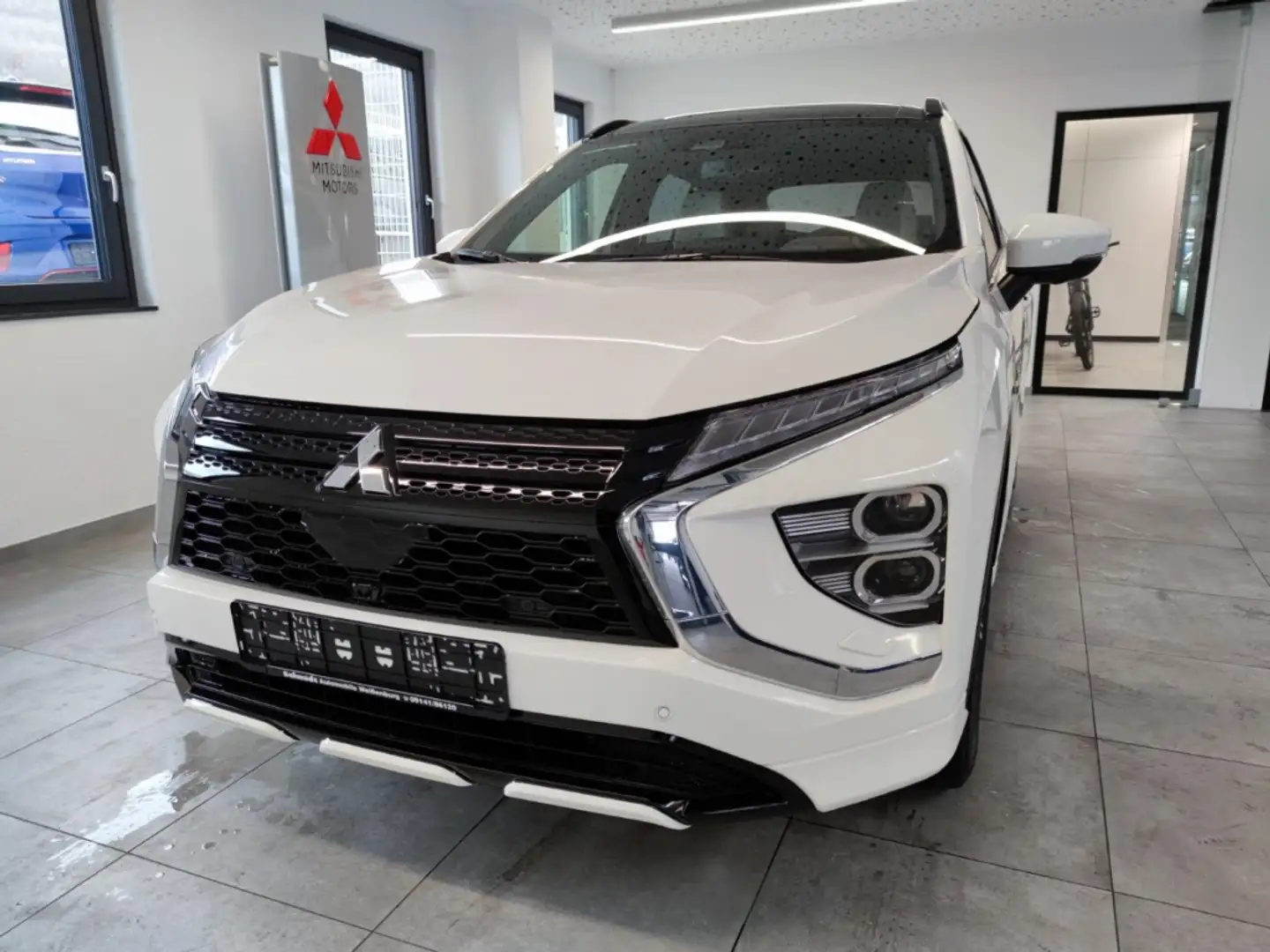 Mitsubishi Eclipse Cross 2.4 Plug-In Hybrid 4WD Top PANO NAVI Weiß - 2