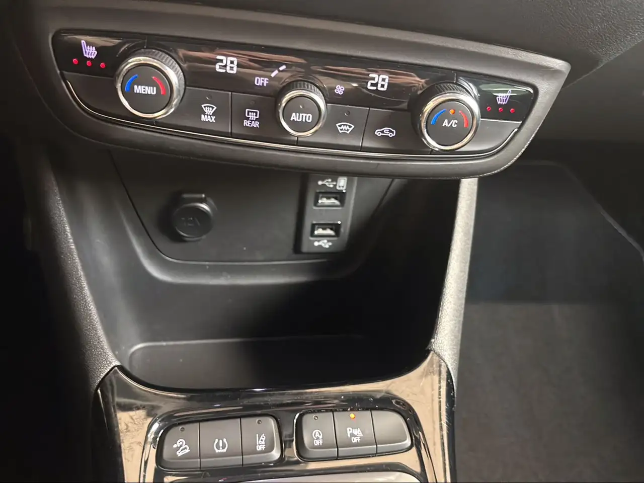 Opel Crossland X Ultimate - Kamera / Navi / hzb. Sitze & Lenkrad 14