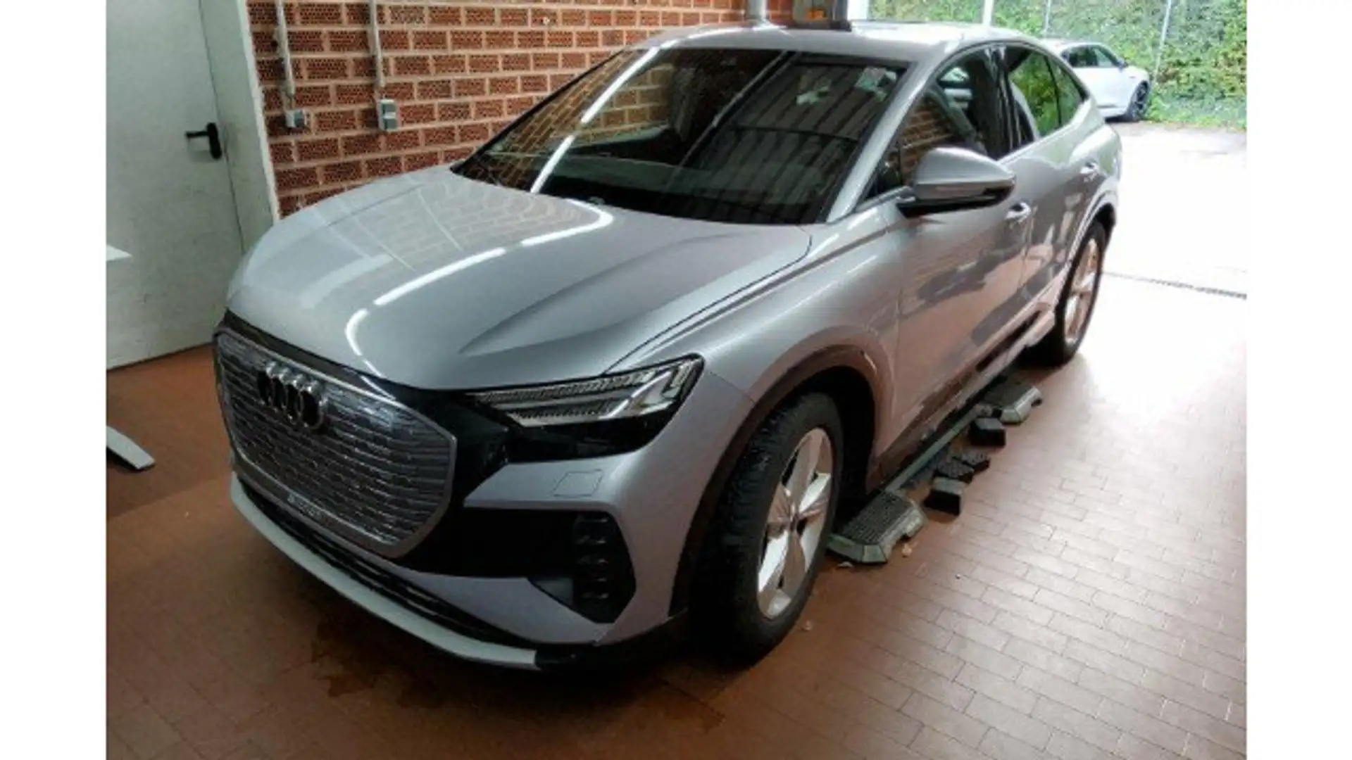 Audi Q4 e-tron 40 S line PANO HuD MATRIX Silber - 2