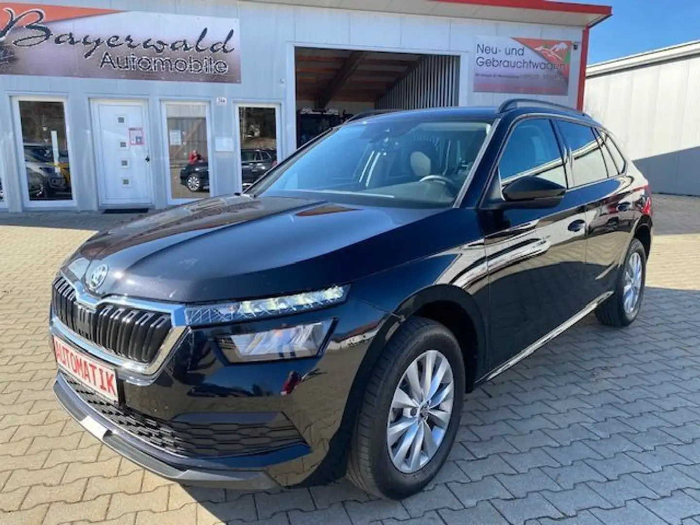Skoda Kamiq Active 1,0 DSG Klima SHZ Applecar PDC Noir - 1