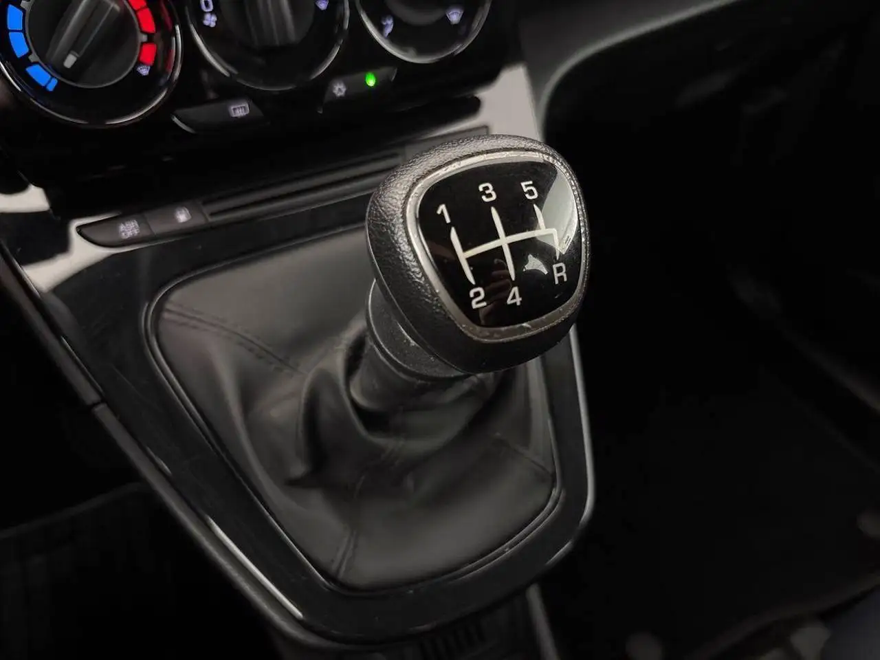 Lancia Ypsilon 2023 — фото 14