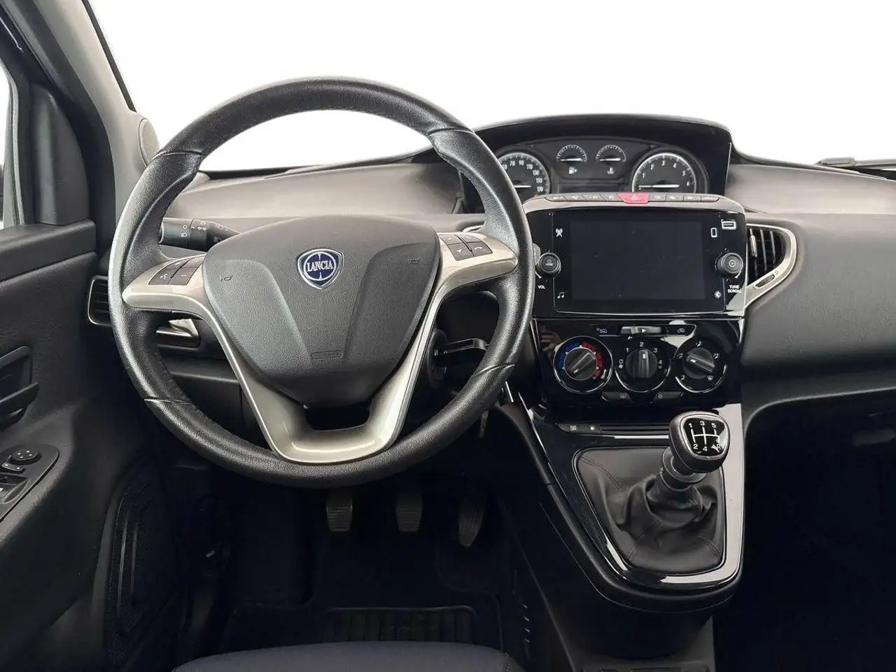 Lancia Ypsilon 2023 — фото 10