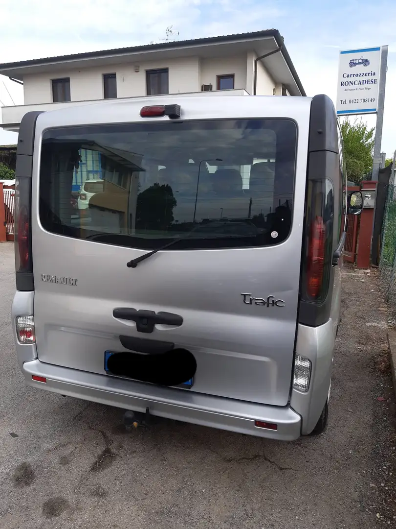 Renault Trafic 2.5 Passenger Szürke - 2