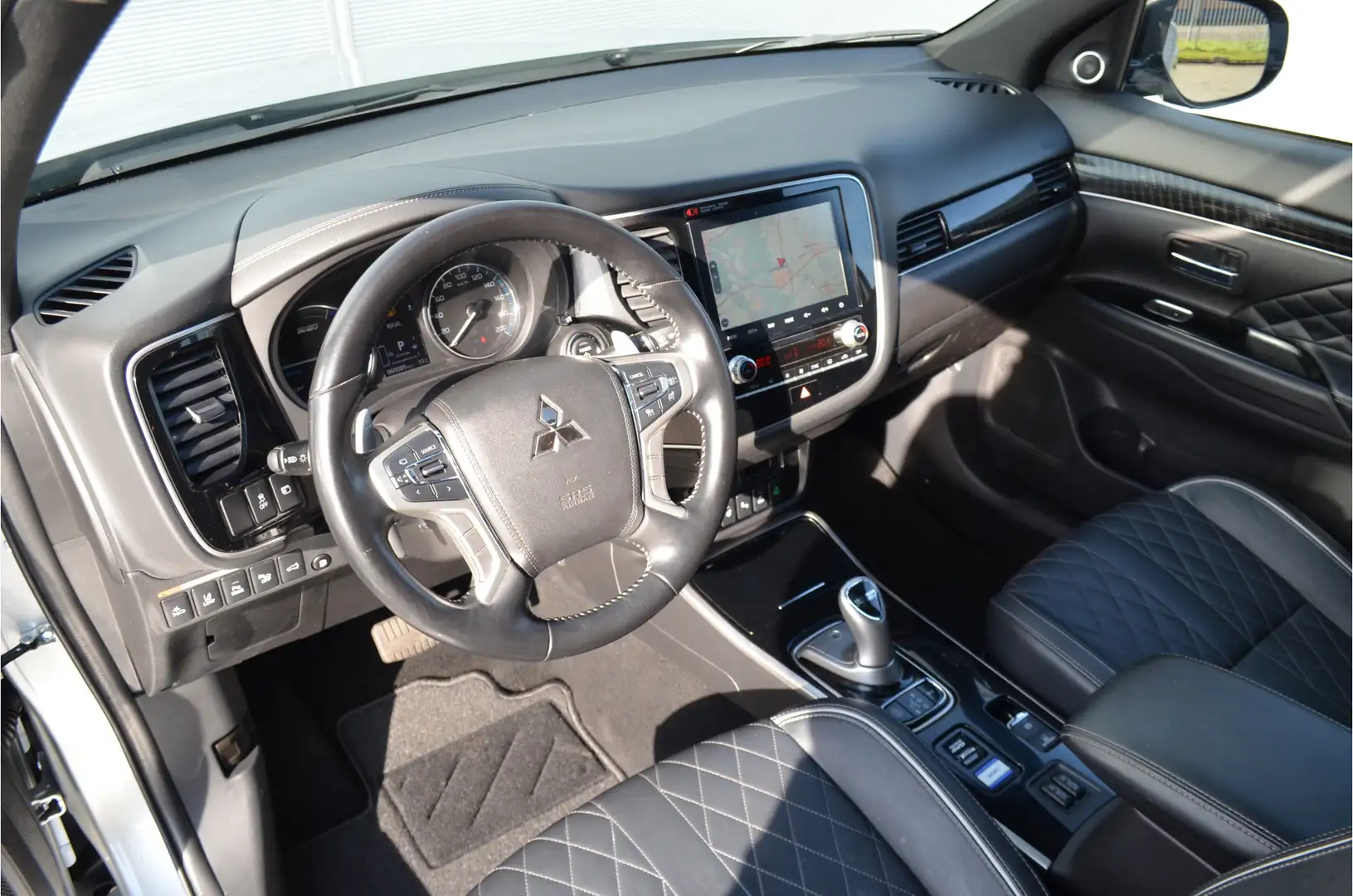 Mitsubishi Outlander PHEV 2.4 INSTYLE 4WD | PLUG IN HYBRID | V2G | FULL Zilver - 2