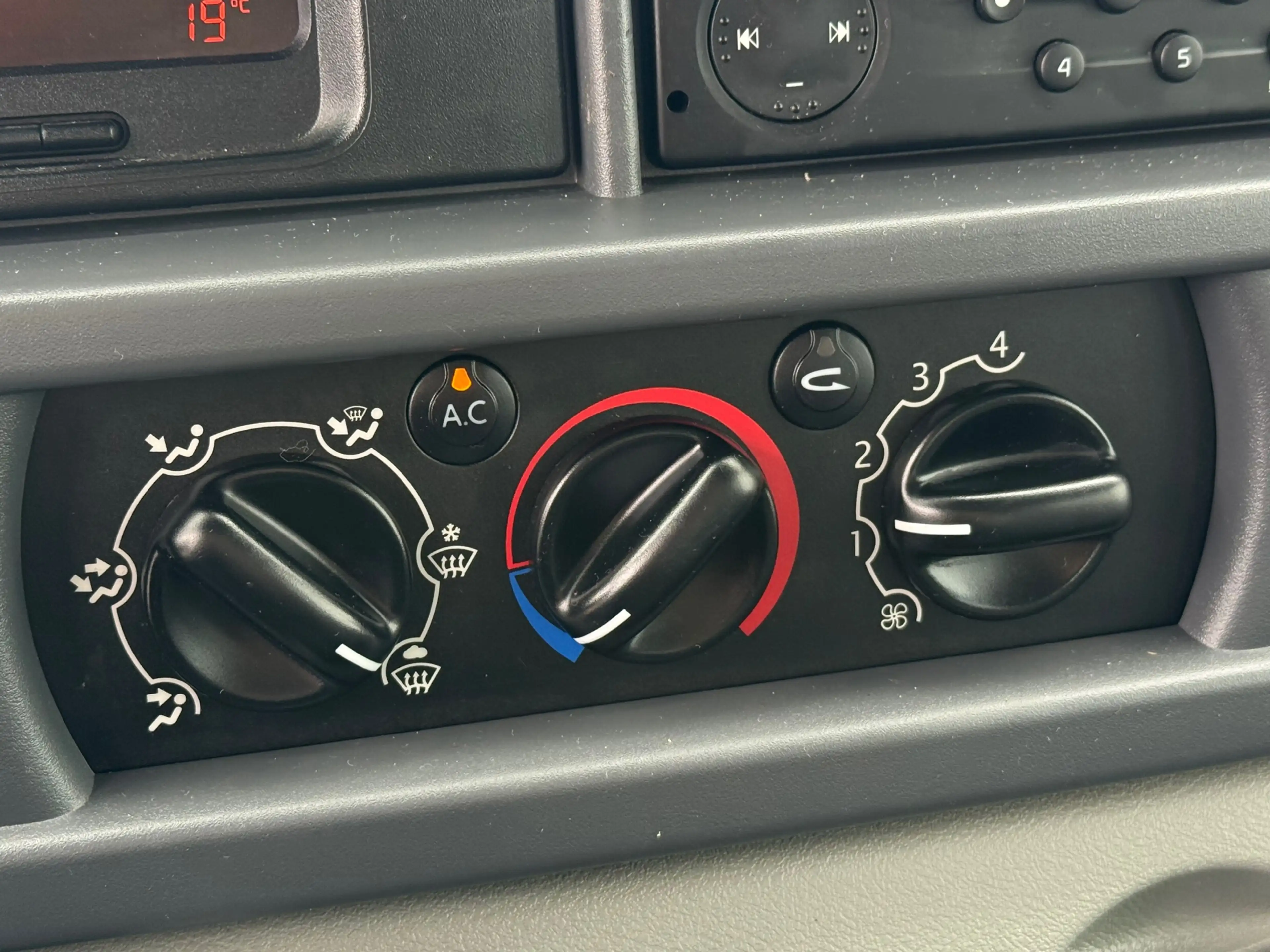 Renault Master T28 2.5 dCi L1H1 DC Rolstoelbus | Airco | Cruise | — photo 12