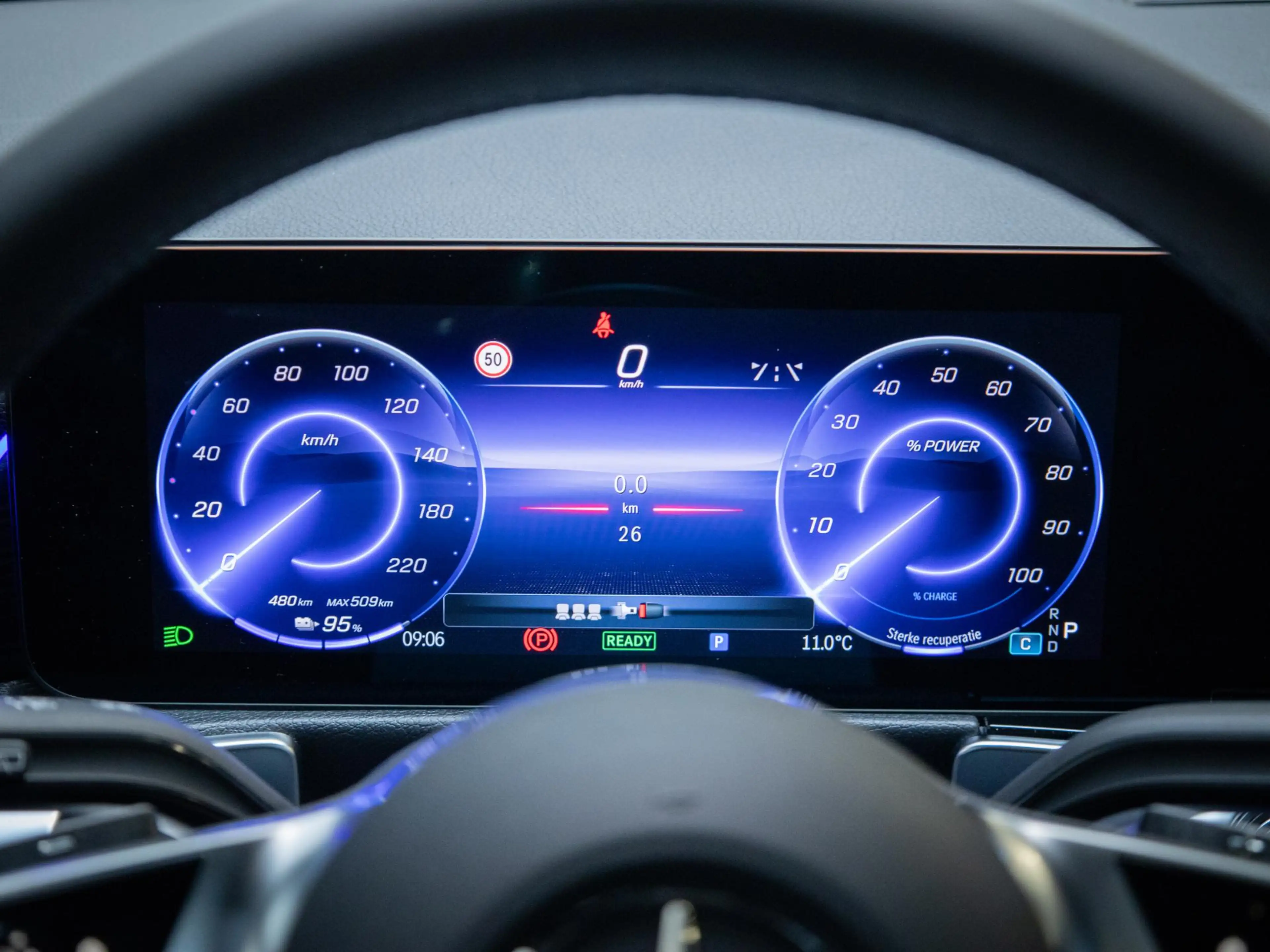 Mercedes-Benz EQB 250 250+ Business Solution Luxury 71 kWh |Panorama dak — photo 13