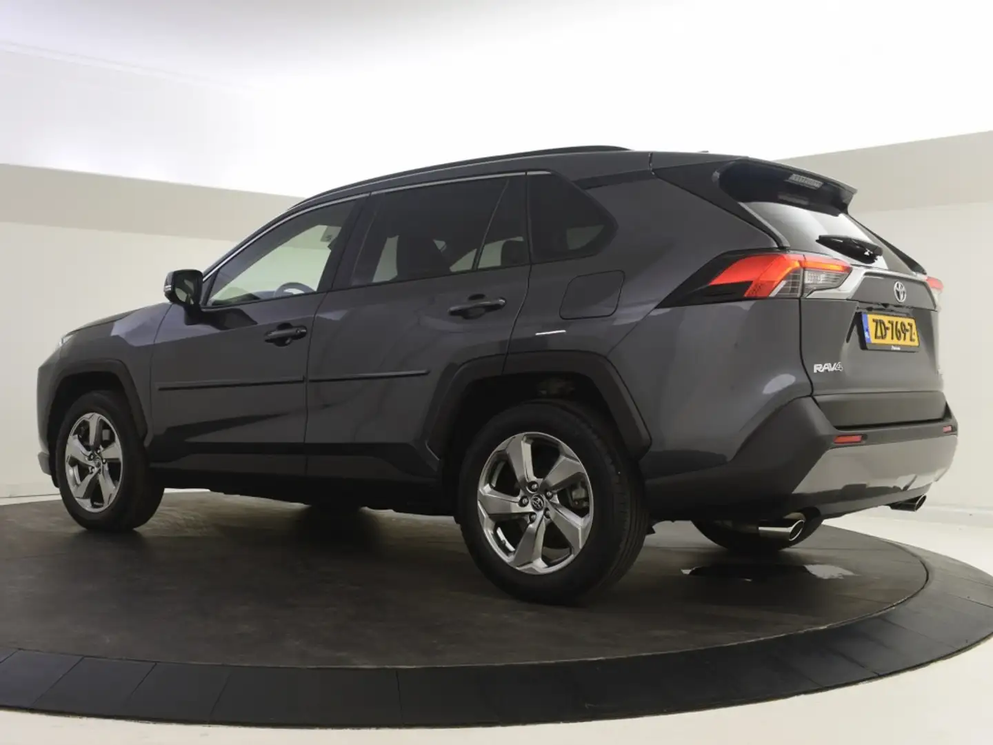 Toyota RAV 4 2.5 Hybrid First Edition | Parkeersensoren V+A | S Grau - 2
