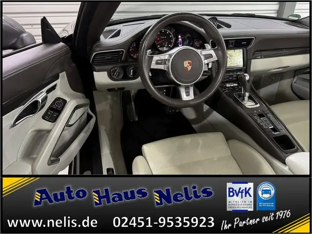 Porsche 911 view 11