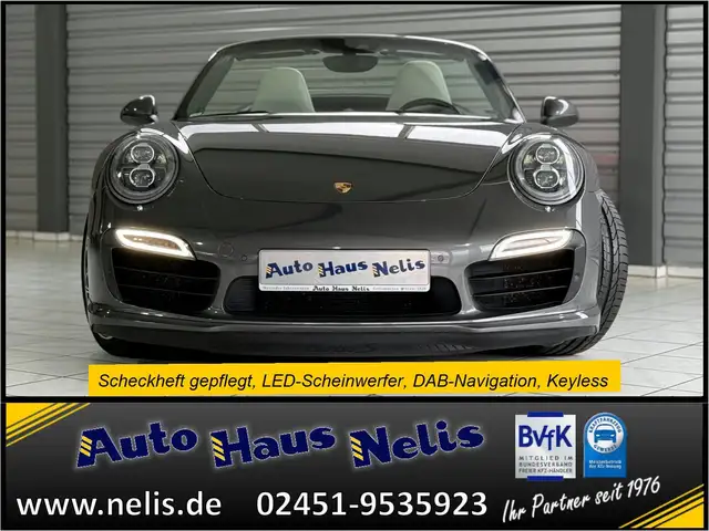 Porsche 911 view 3