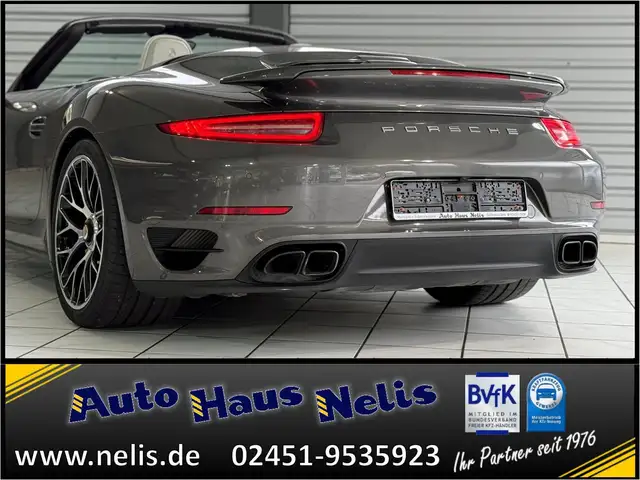 Porsche 911 view 5