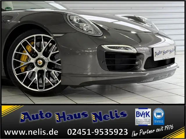 Porsche 911 view 2