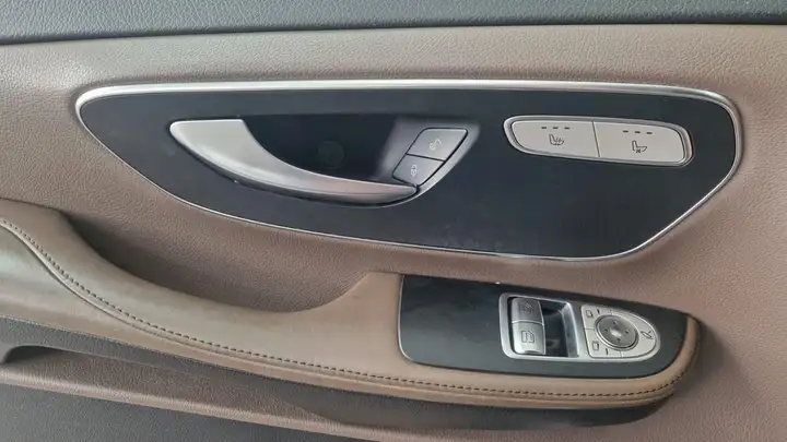 Mercedes-Benz V 5-seats + separated cargo – Foto 12