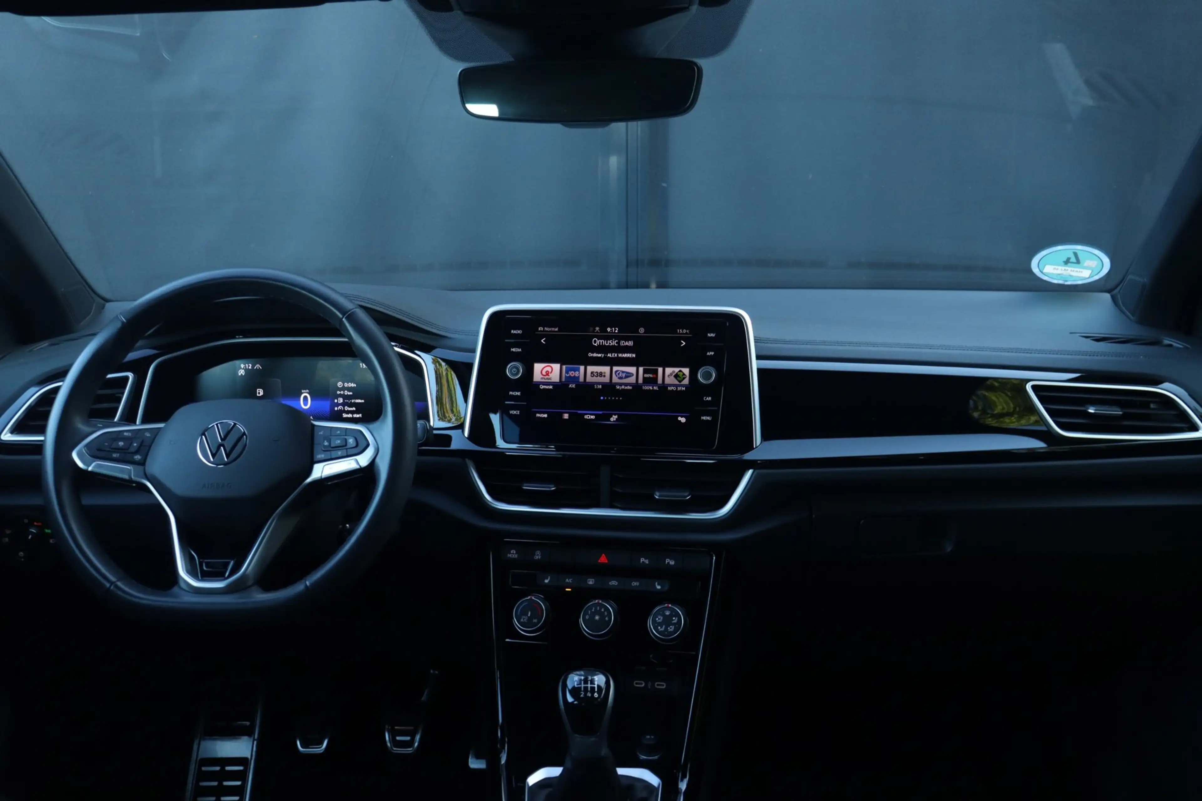 Volkswagen T-Roc 1.0 TSI R-Line — photo 13