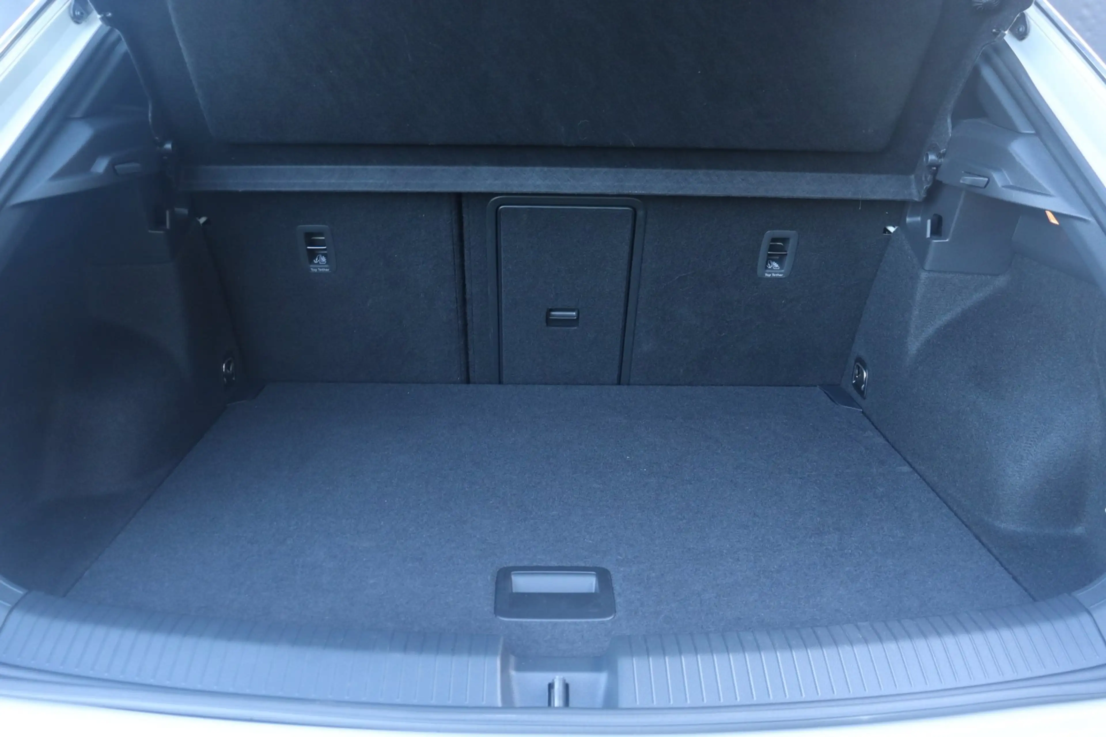 Volkswagen T-Roc 1.0 TSI R-Line — photo 12