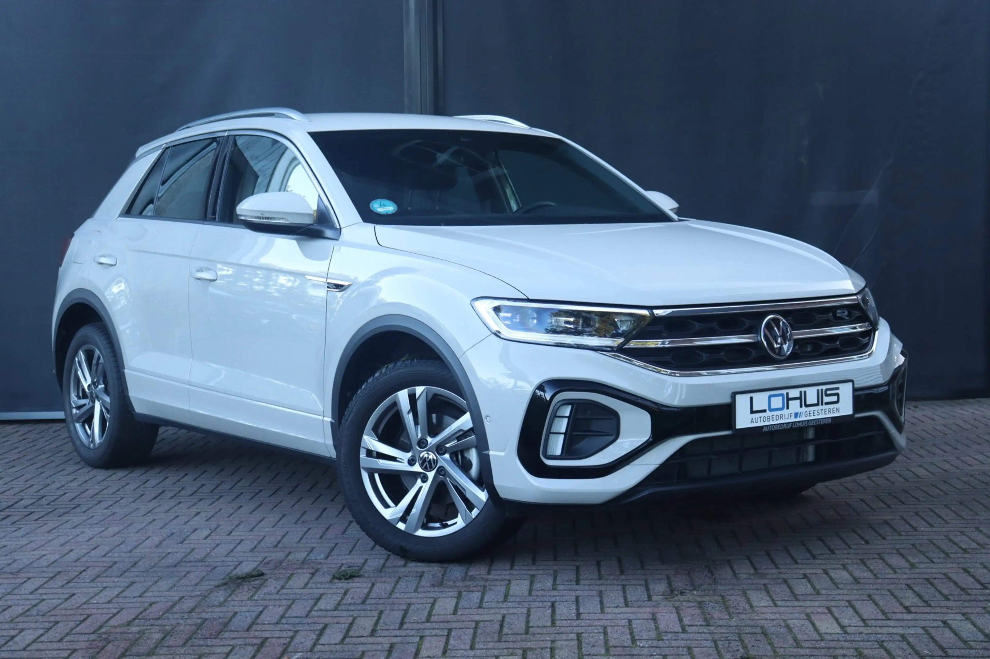 Volkswagen T-Roc 1.0 TSI R-Line — photo 2