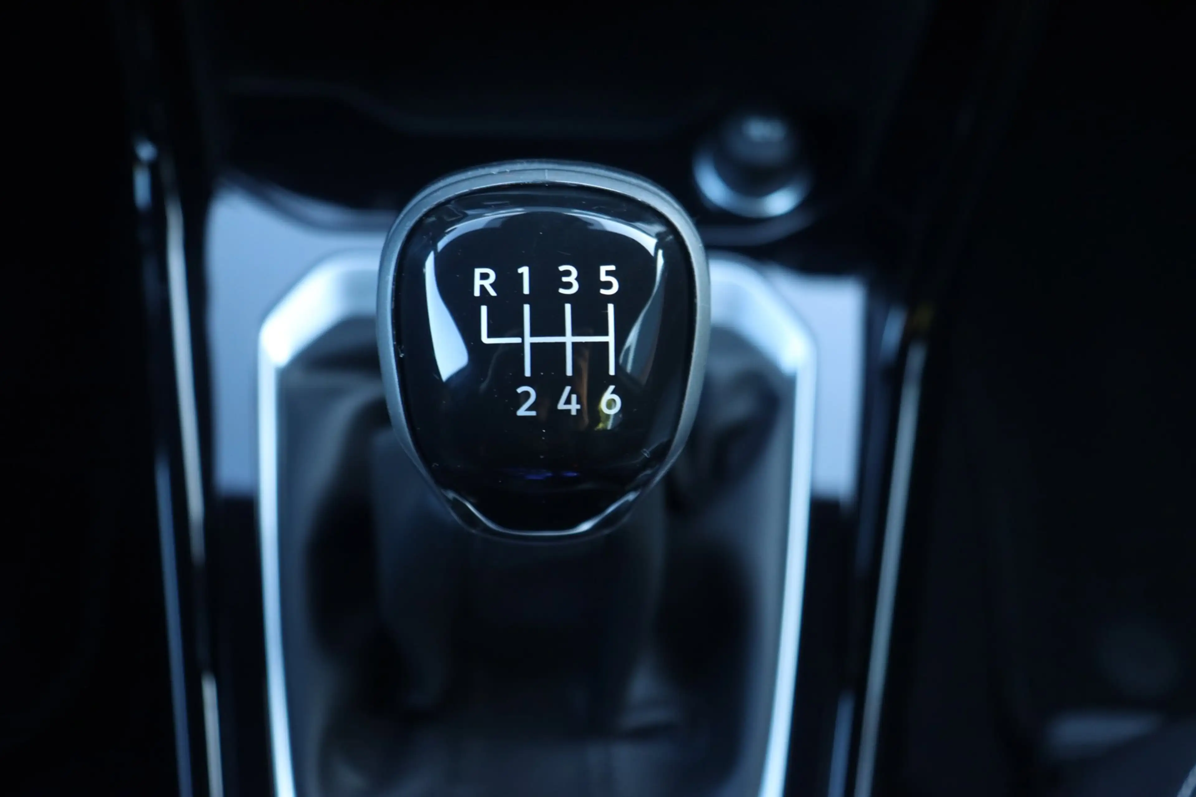 Volkswagen T-Roc 1.0 TSI R-Line — photo 21