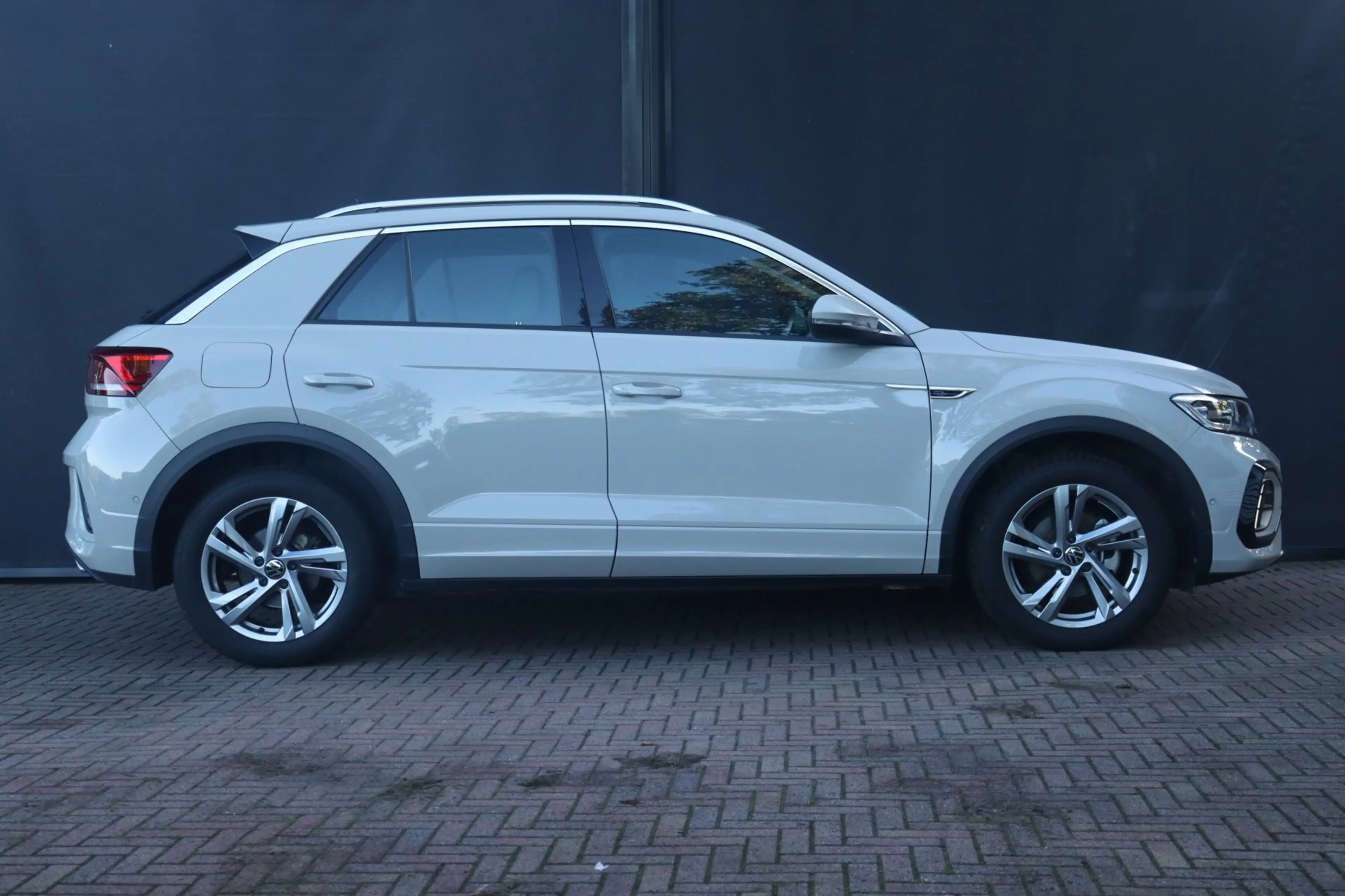 Volkswagen T-Roc 1.0 TSI R-Line — photo 4
