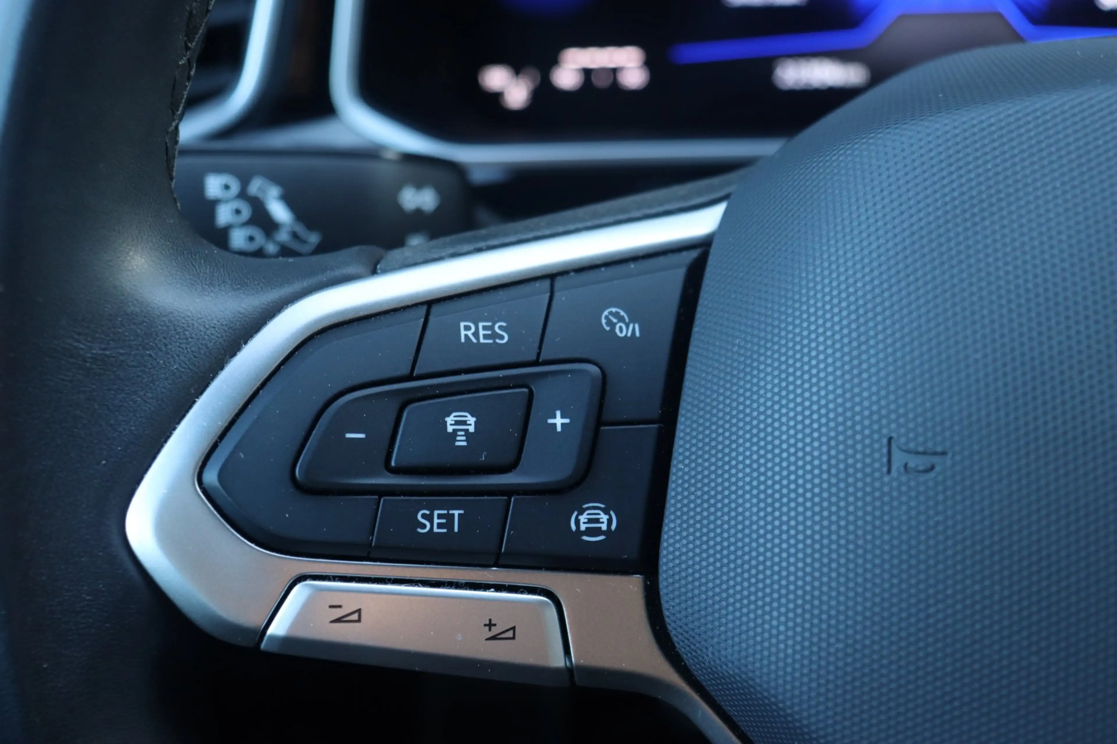 Volkswagen T-Roc 1.0 TSI R-Line — photo 22