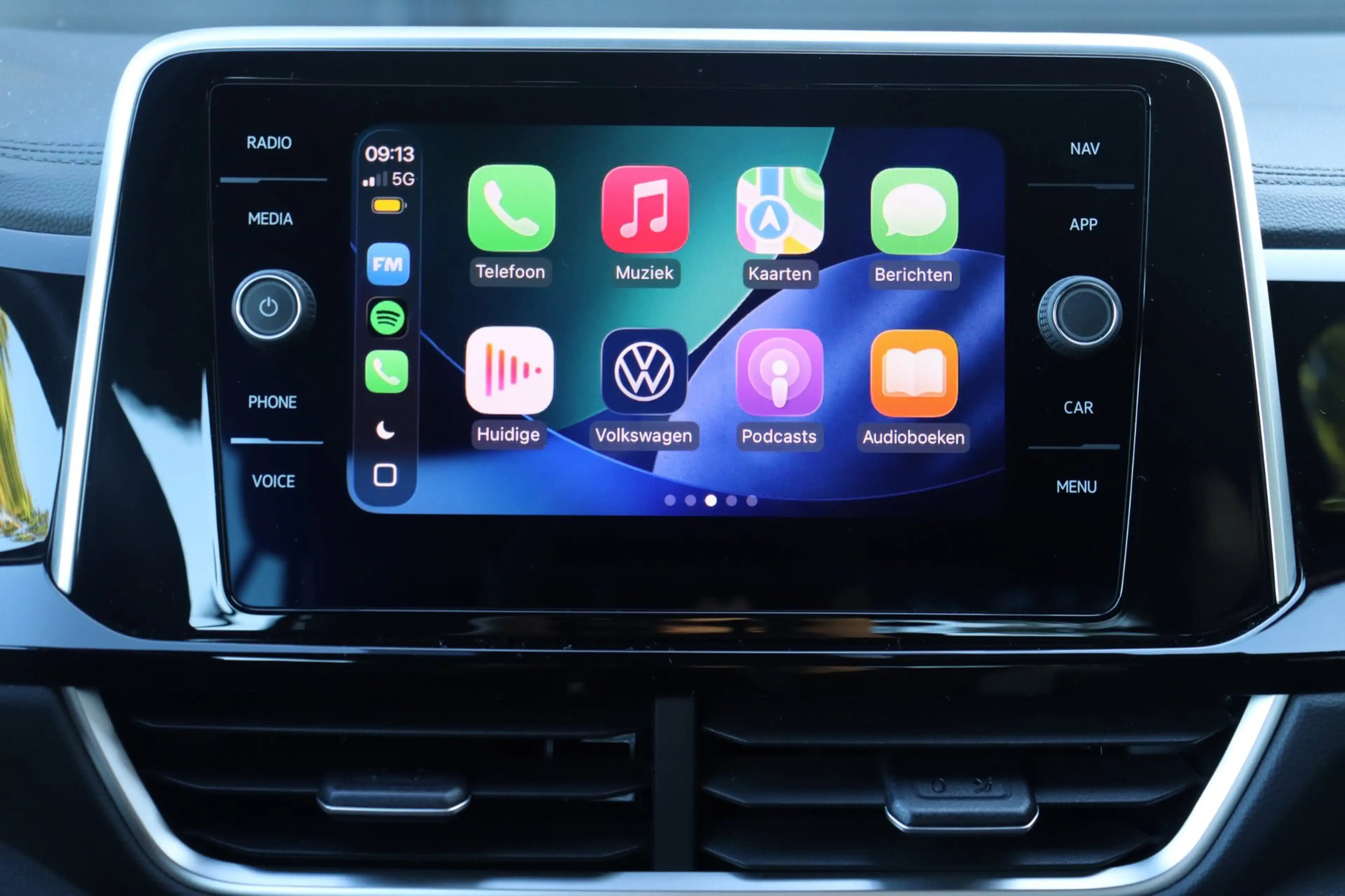 Volkswagen T-Roc 1.0 TSI R-Line — photo 18