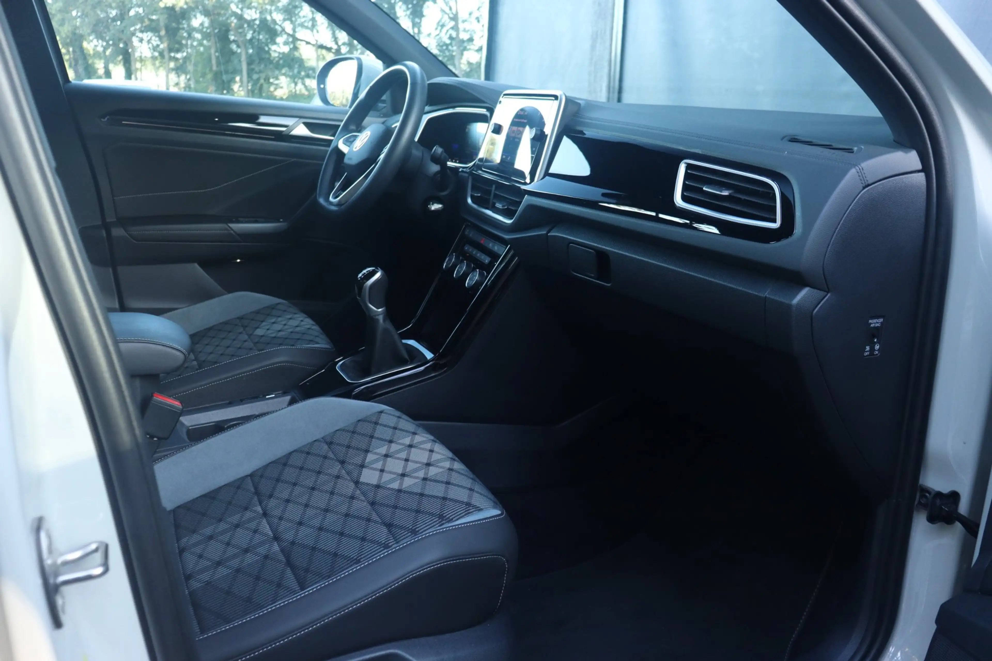 Volkswagen T-Roc 1.0 TSI R-Line — photo 11