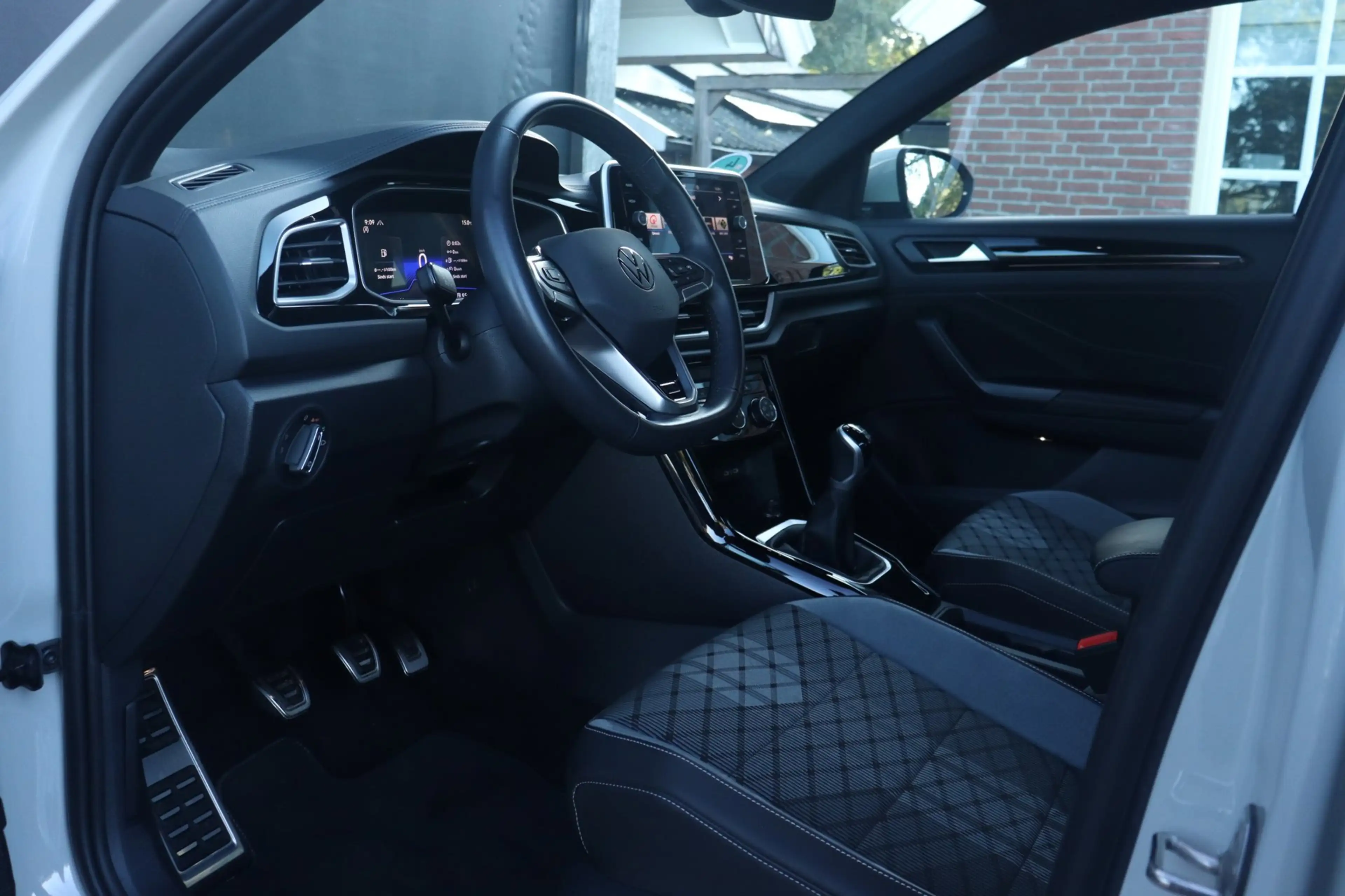 Volkswagen T-Roc 1.0 TSI R-Line — photo 9
