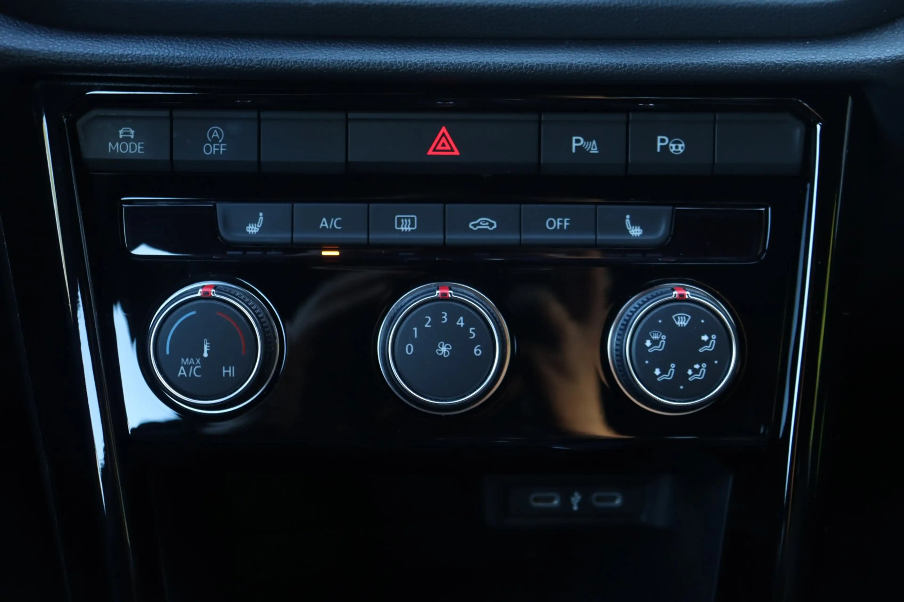 Volkswagen T-Roc 1.0 TSI R-Line — photo 20