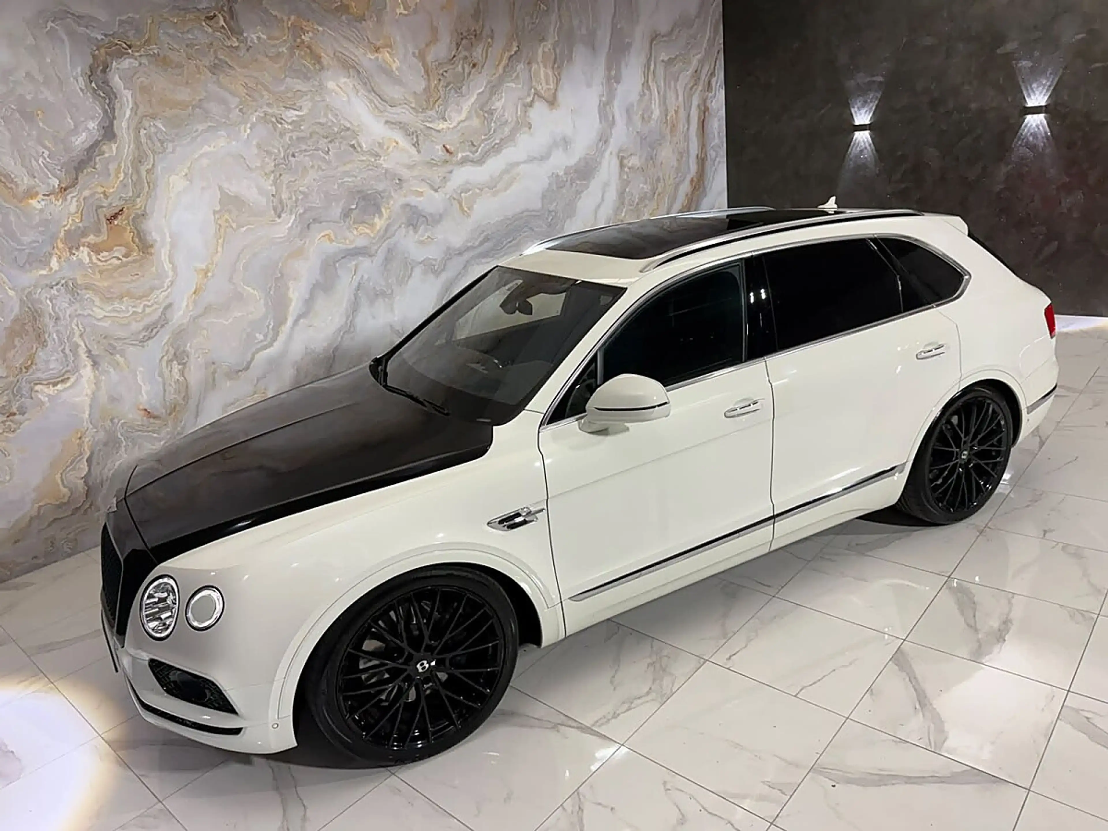 Bentley Bentayga First Edition W12 6,0 * AKRAPOVIC TITAN * MULLI... — photo 4