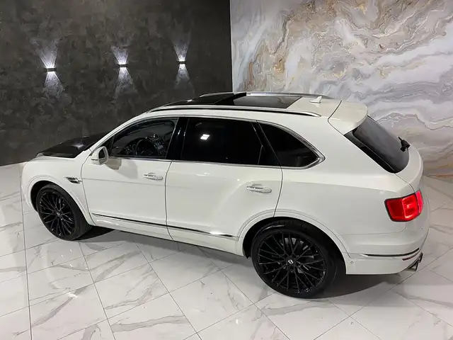 Bentley Bentayga view 11
