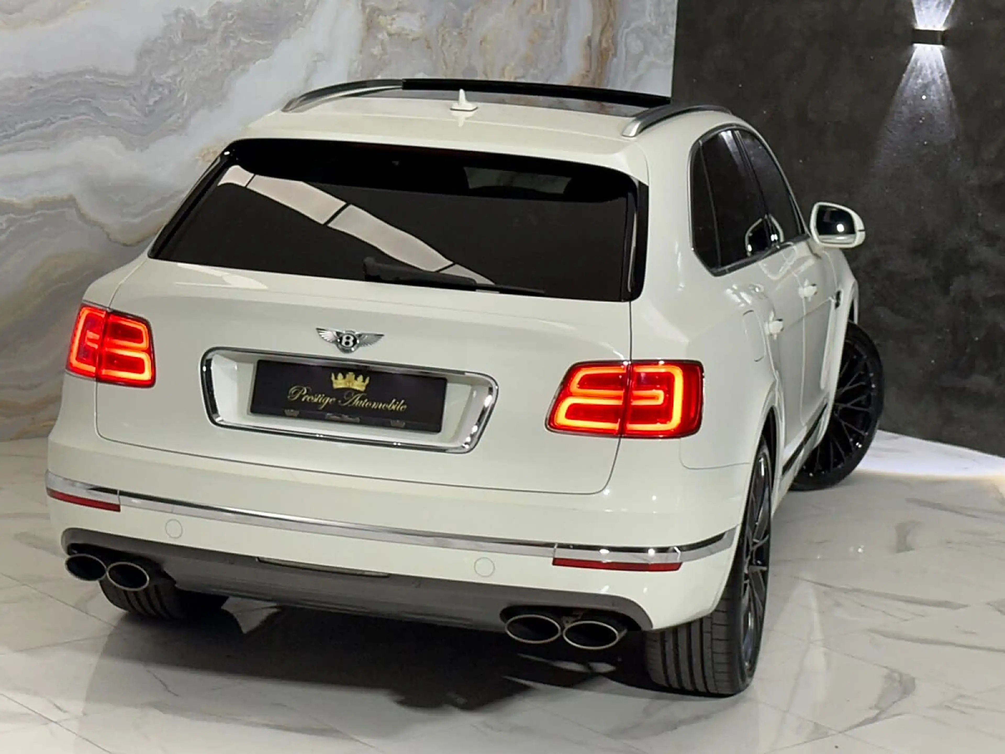 Bentley Bentayga First Edition W12 6,0 * AKRAPOVIC TITAN * MULLI... — photo 12
