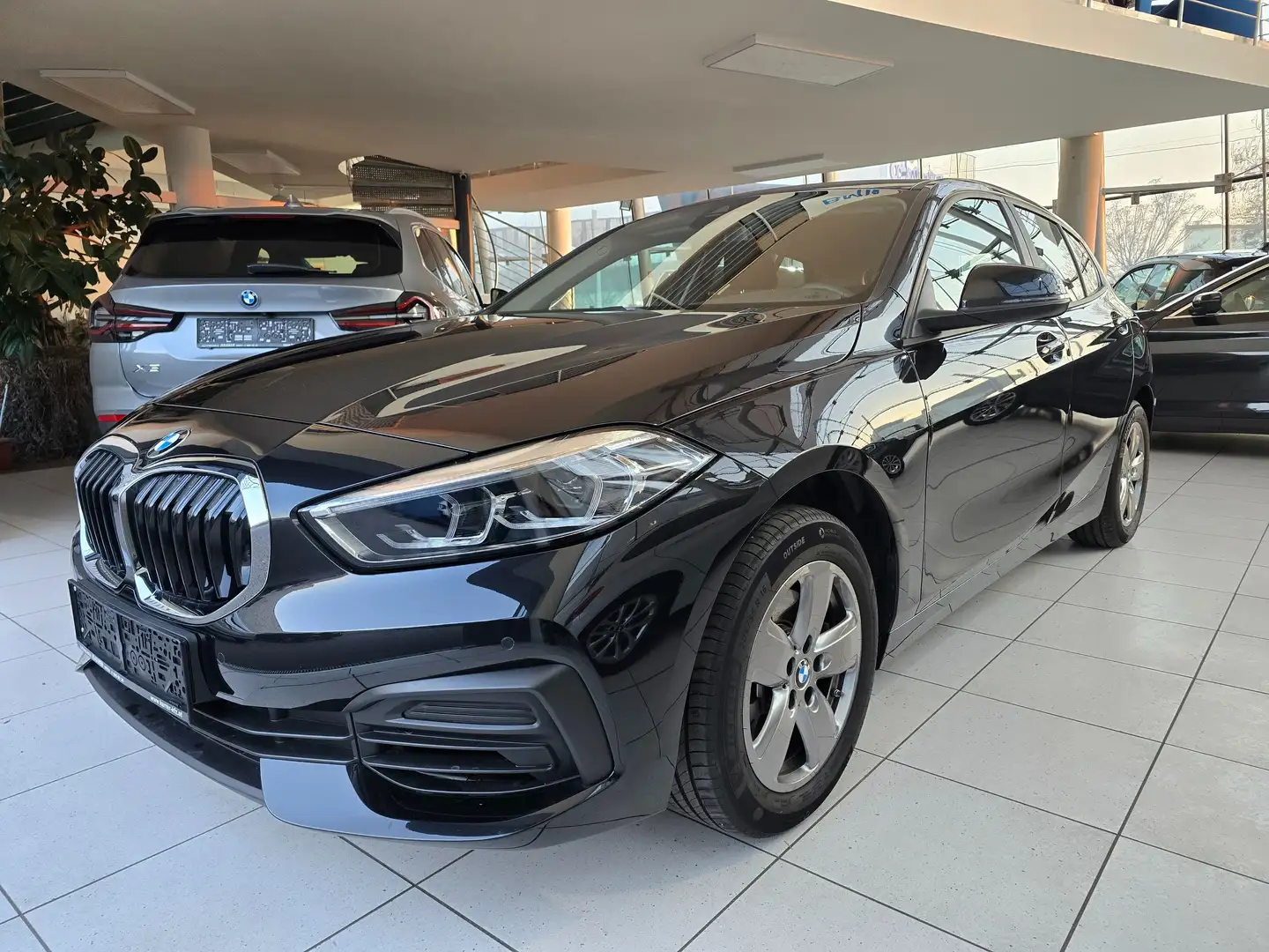 BMW 118 i Automatik WLAN Hotspot/Navi Professional/LED Schwarz - 1