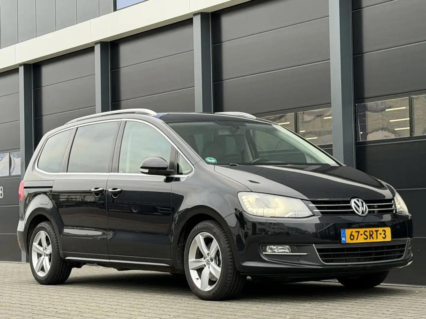Volkswagen Sharan 2.0 TDI Xenon Clima Camera AUTOMAAT Zwart - 2