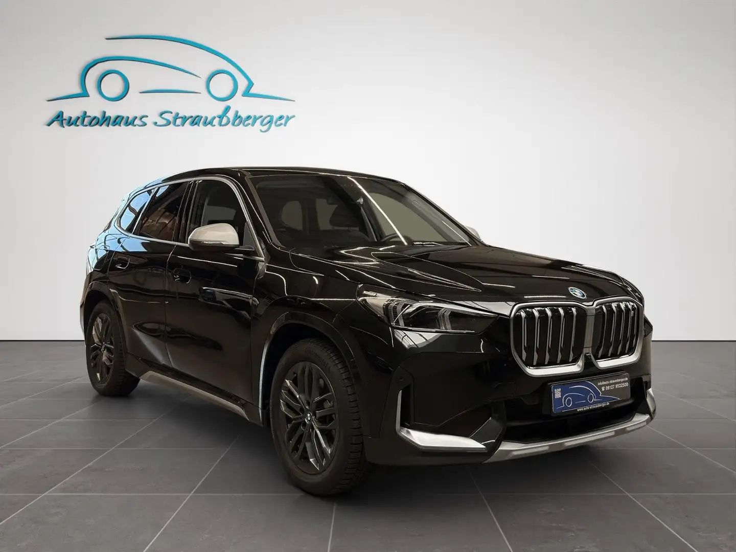 BMW iX1 30 xDr xLine AHK ACC Memory HuD HiFi QI KZU Schwarz - 2