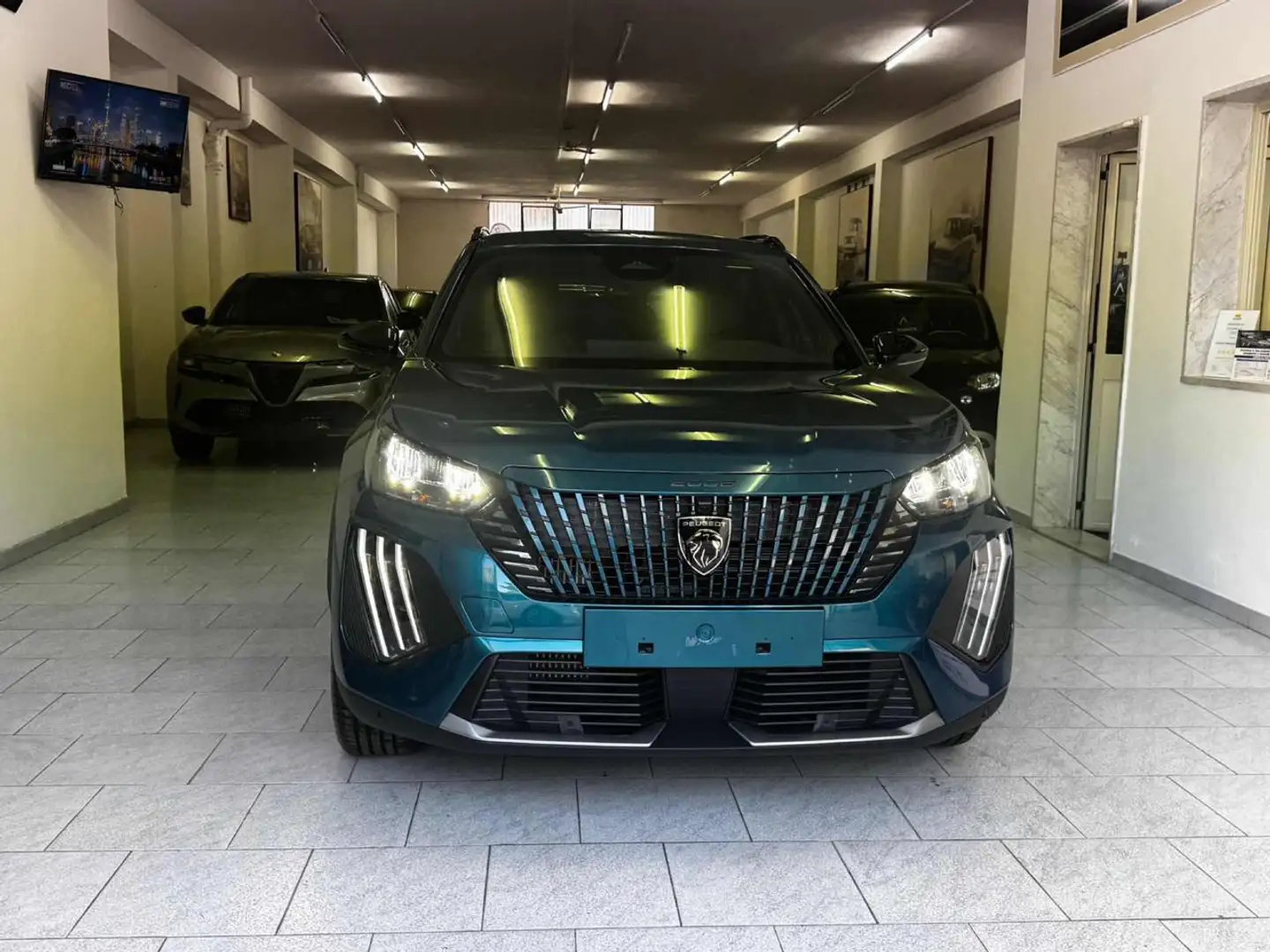 Peugeot 2008 Hybrid 145 e-DCS6 Allure Blu/Azzurro - 1