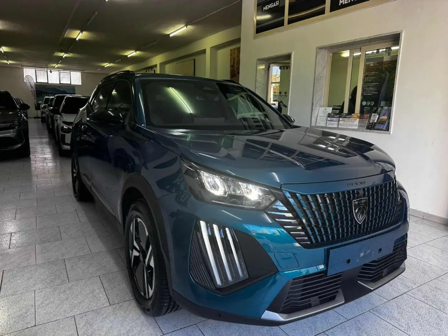 Peugeot 2008 Hybrid 145 e-DCS6 Allure Blu/Azzurro - 2