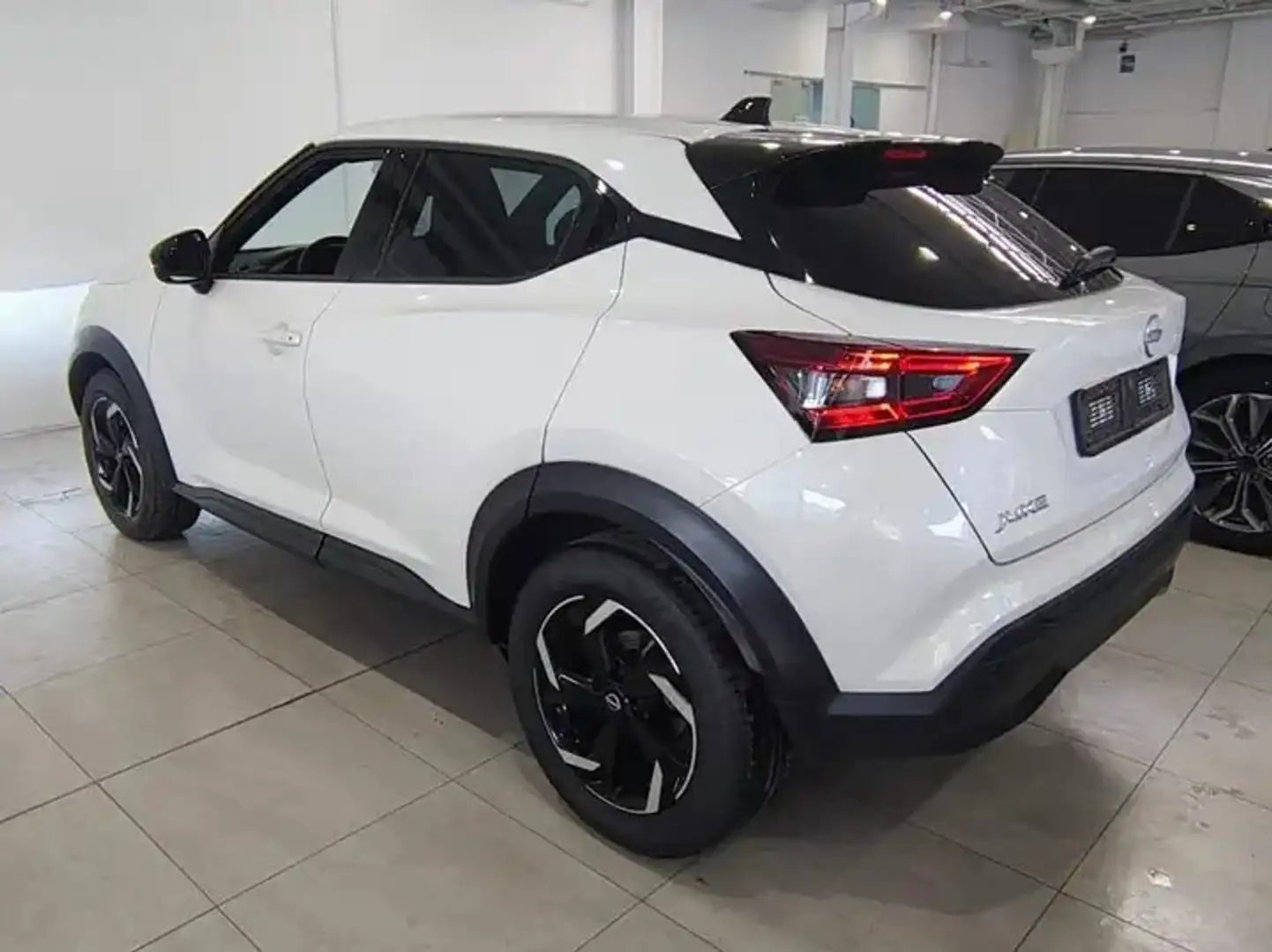 Nissan Juke Juke 1.0 dig-t N-Connecta 114cv vari colori Bianco - 2
