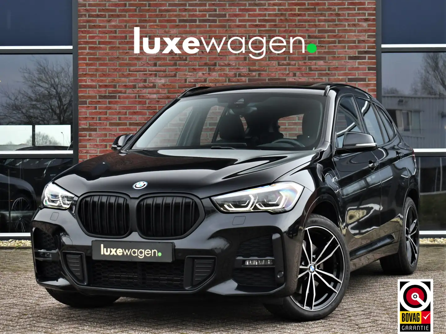 BMW X1 xDrive25e M-Sport Pano HUD ACC Camera El-Klep Stuu Zwart - 1