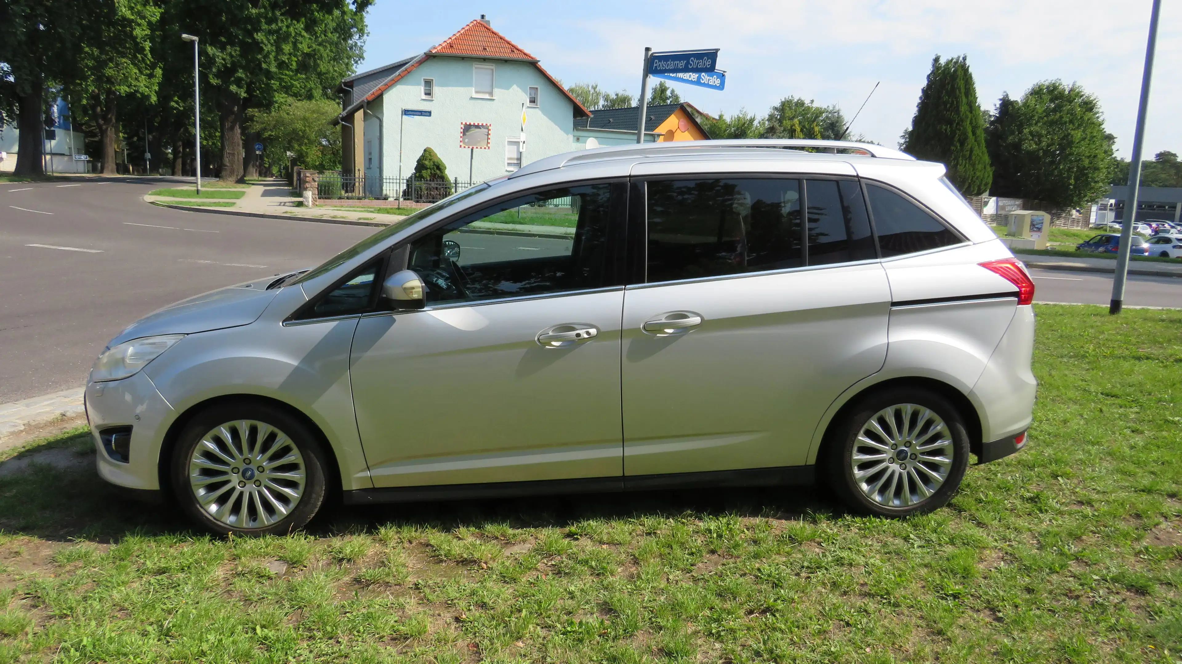 Ford Grand C-Max Titanium 6 Sitzer — photo 4
