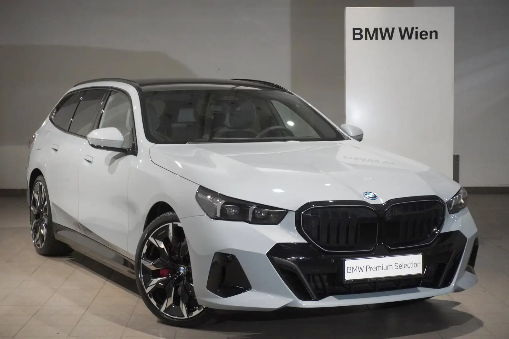 BMW 550 e xDrive Grau - 1