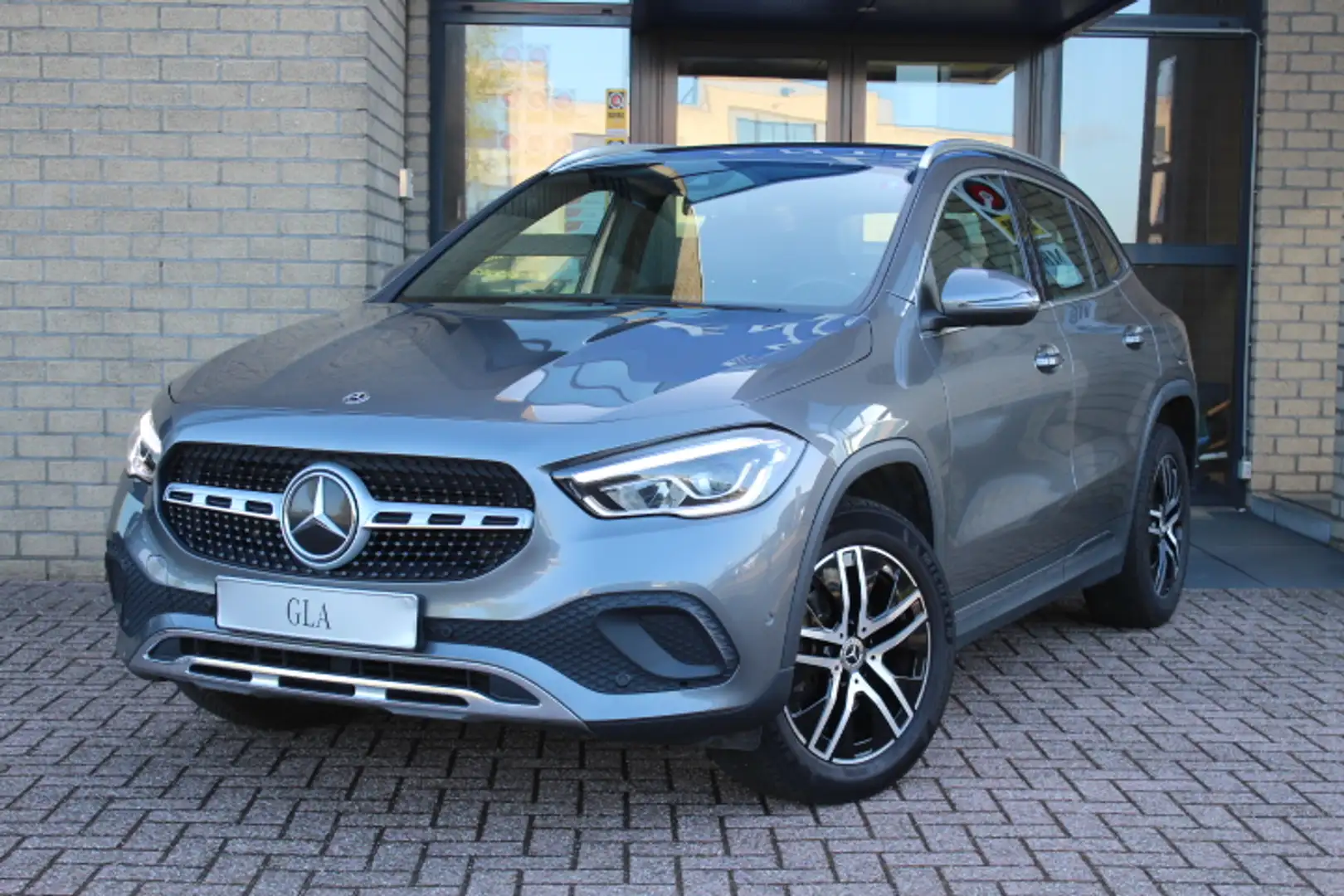 Mercedes-Benz GLA 200 Progressive-WIDESCREEN-SFEERVERL.-DODE HOEK-CAMERA Gris - 1