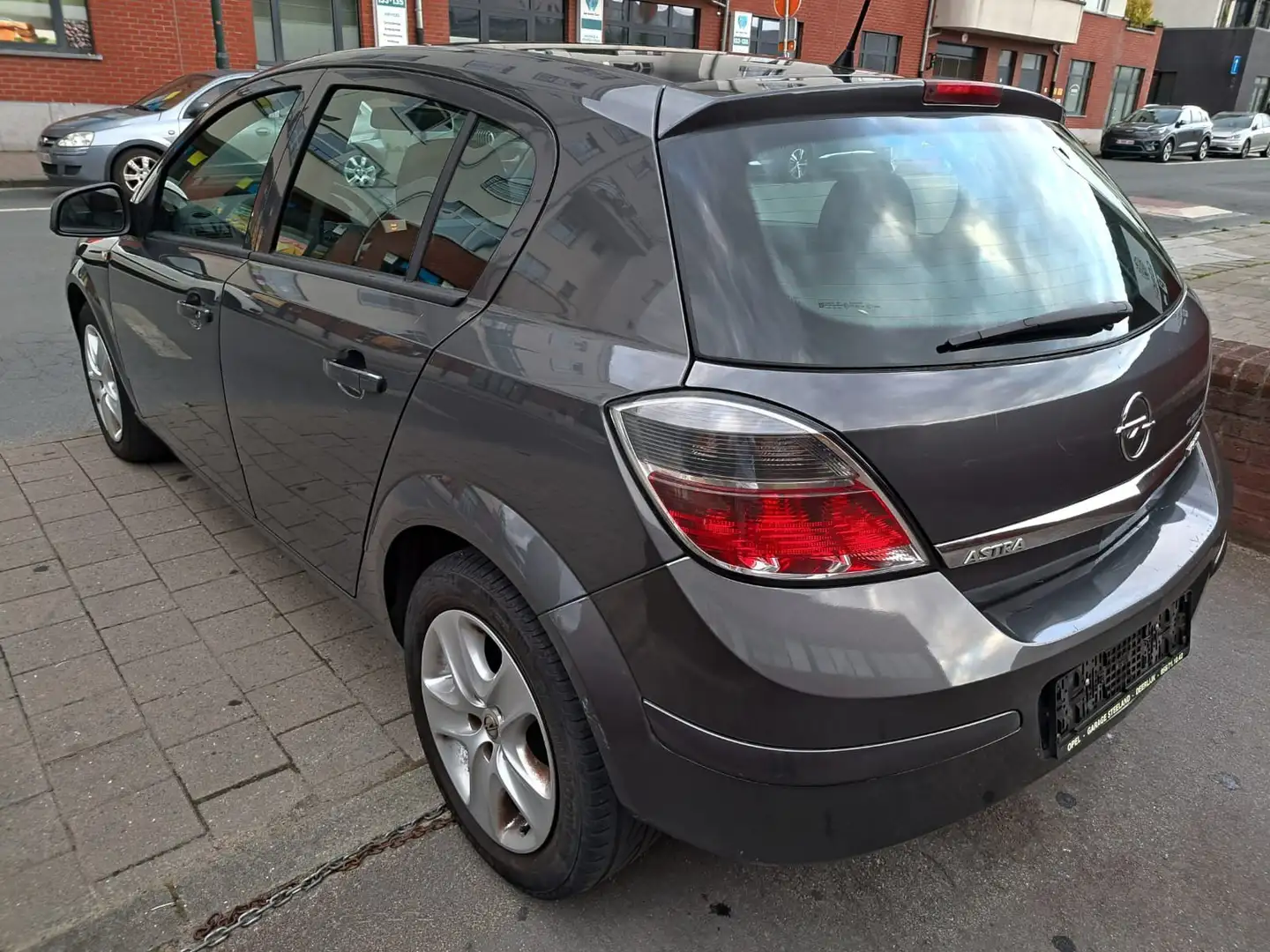 Opel Astra Astra 1.7 CDTi ECOTEC Essentia DPF Grijs - 1
