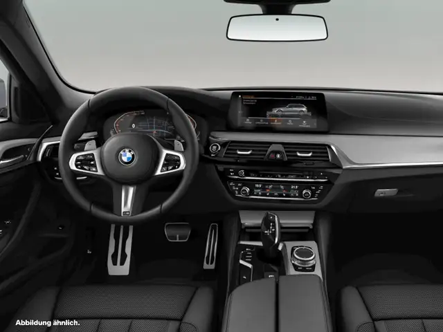 BMW 5 Series view 4