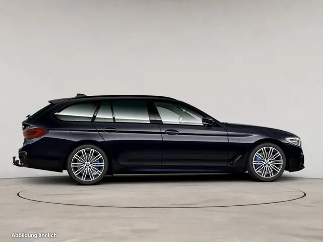 BMW 5 Series view 8