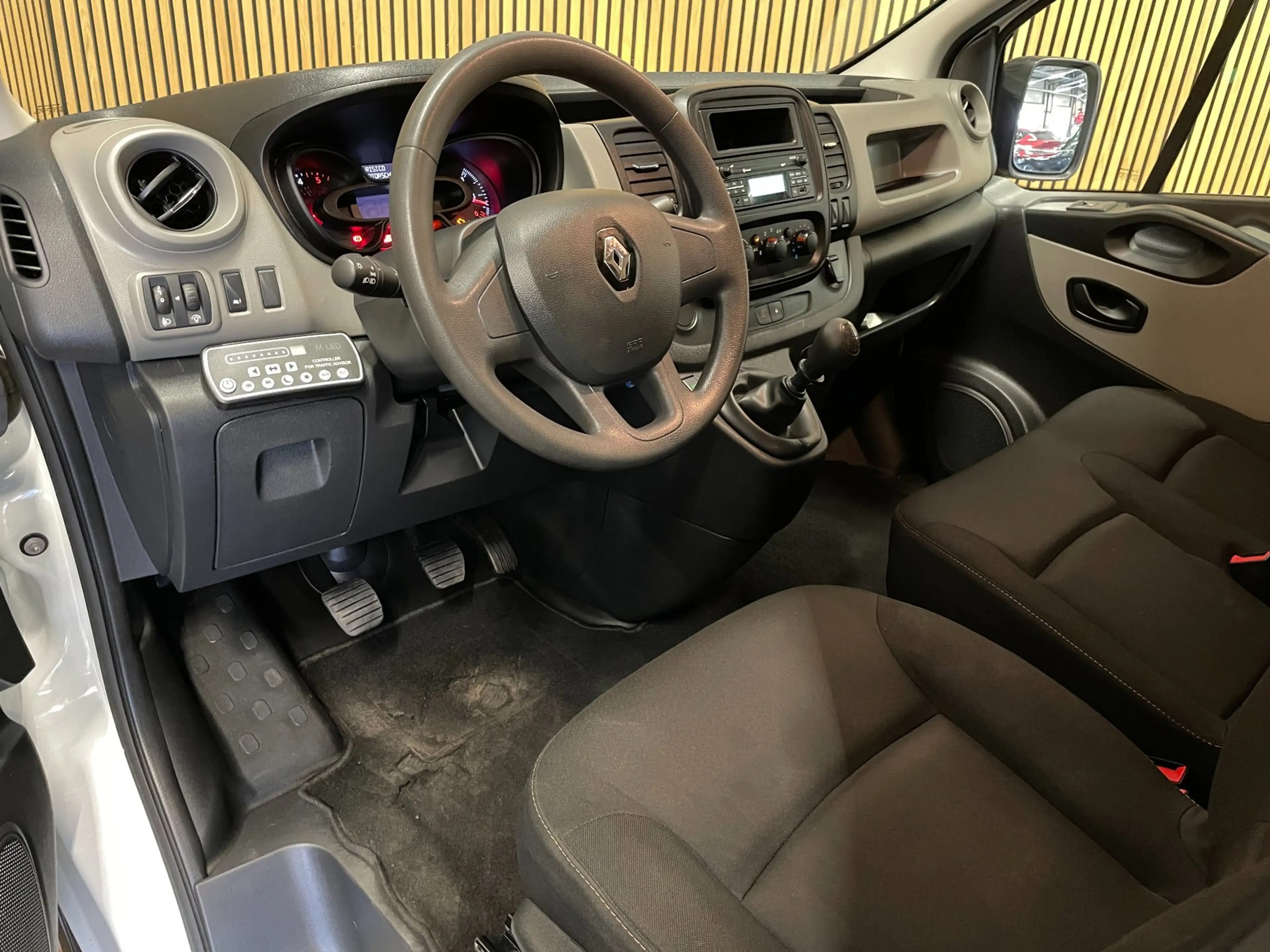 Renault Trafic 1.6 dCi T27 L1H1|3-ZITS|TREKHAAK|SCHUIFDEUR|AIRCO| — photo 6