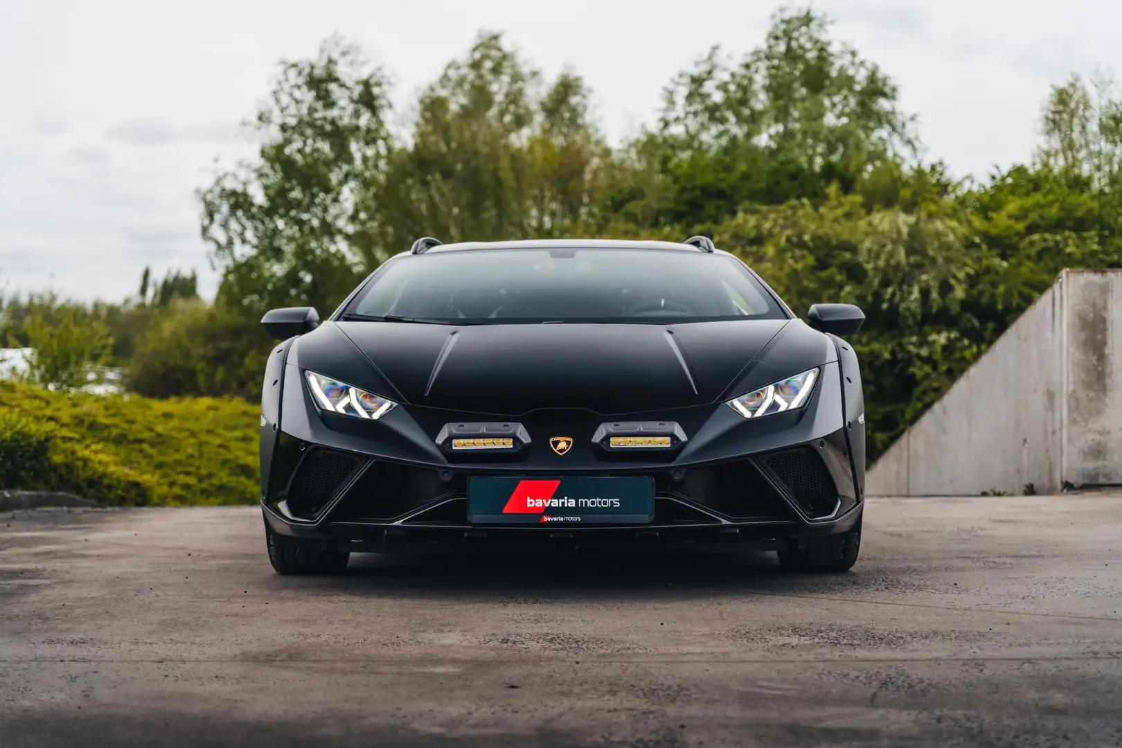 Lamborghini Huracán Sterrato / 1 of 1499 / Lift / Alcantara / 19" Noir - 2