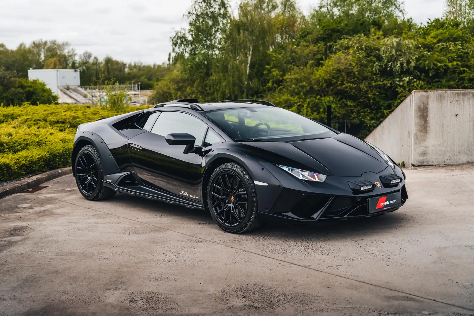Lamborghini Huracán Sterrato / 1 of 1499 / Lift / Alcantara / 19" Zwart - 1